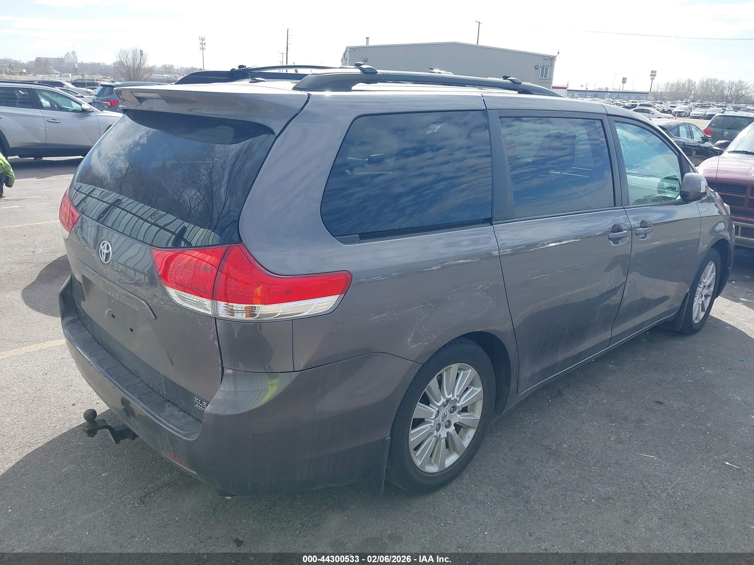 2012 Toyota Sienna Xle 7 Passenger Gray vin: 5TDDK3DC1CS031857