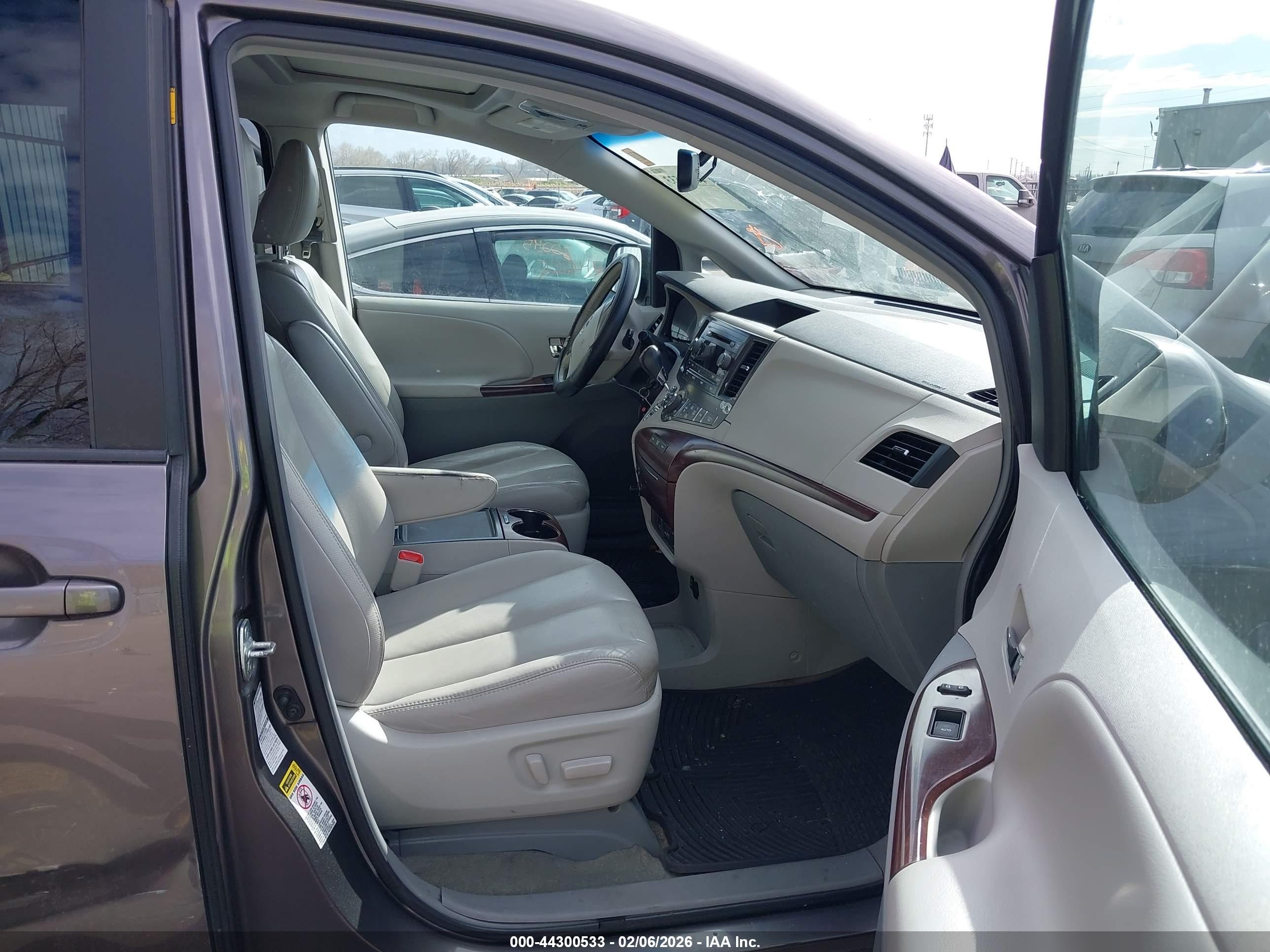 2012 Toyota Sienna Xle 7 Passenger Gray vin: 5TDDK3DC1CS031857