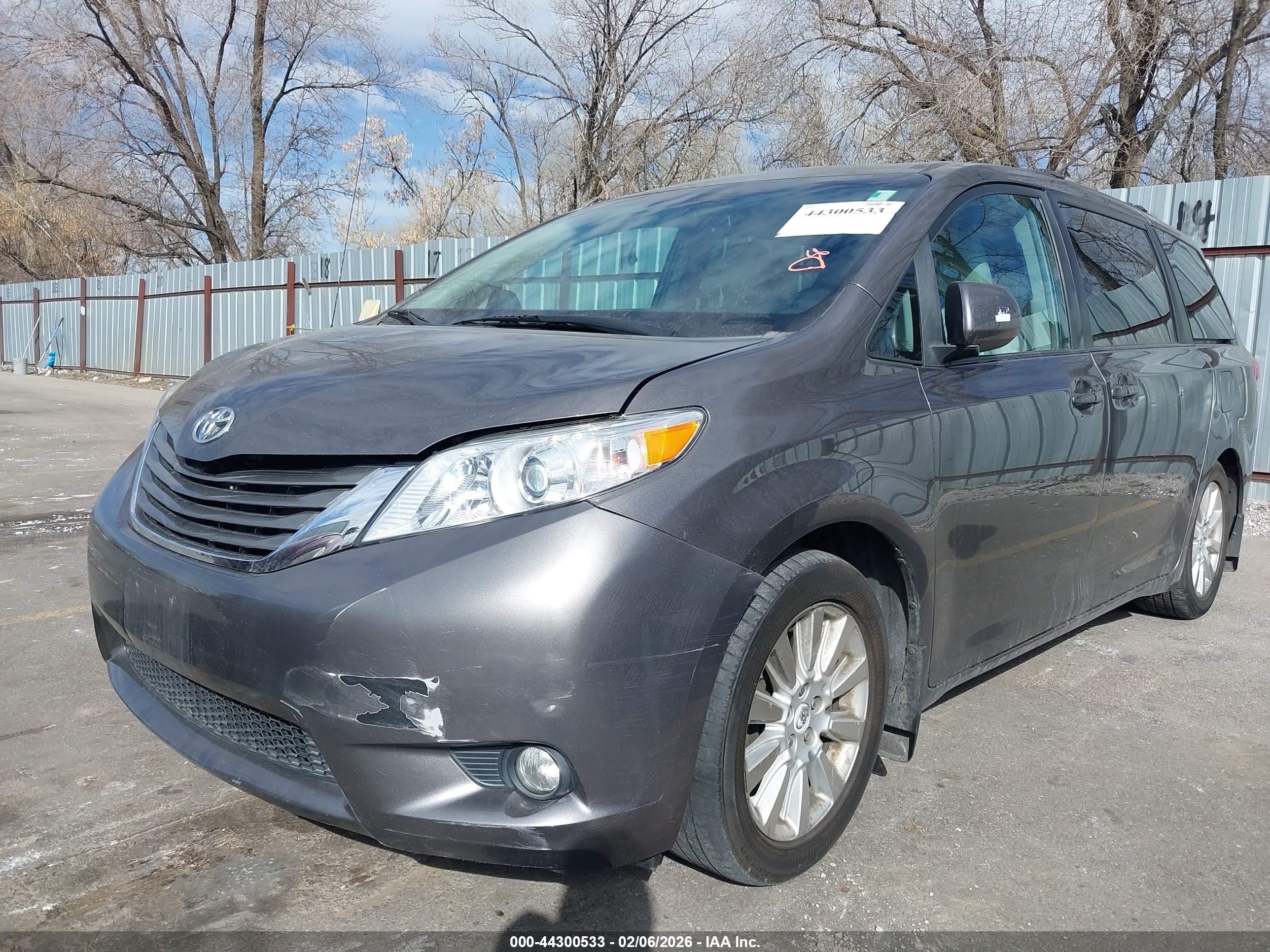 2012 Toyota Sienna Xle 7 Passenger Gray vin: 5TDDK3DC1CS031857