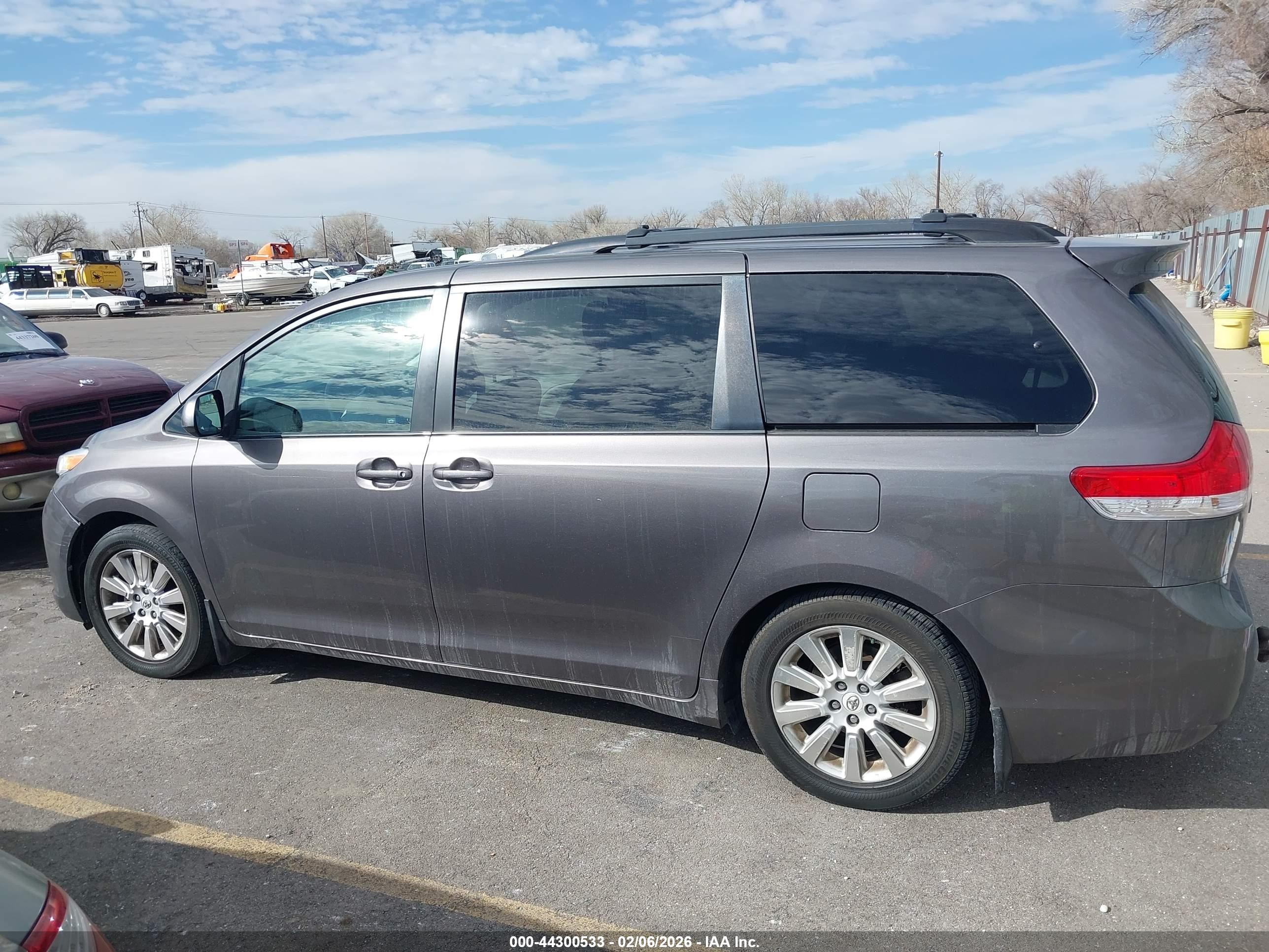 2012 Toyota Sienna Xle 7 Passenger Gray vin: 5TDDK3DC1CS031857