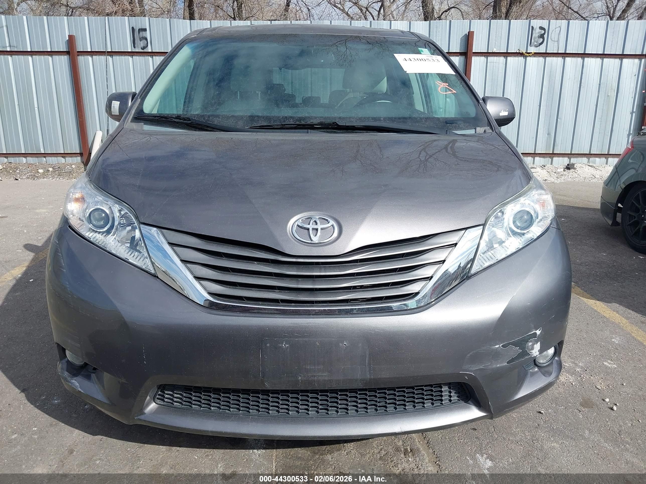 2012 Toyota Sienna Xle 7 Passenger Gray vin: 5TDDK3DC1CS031857