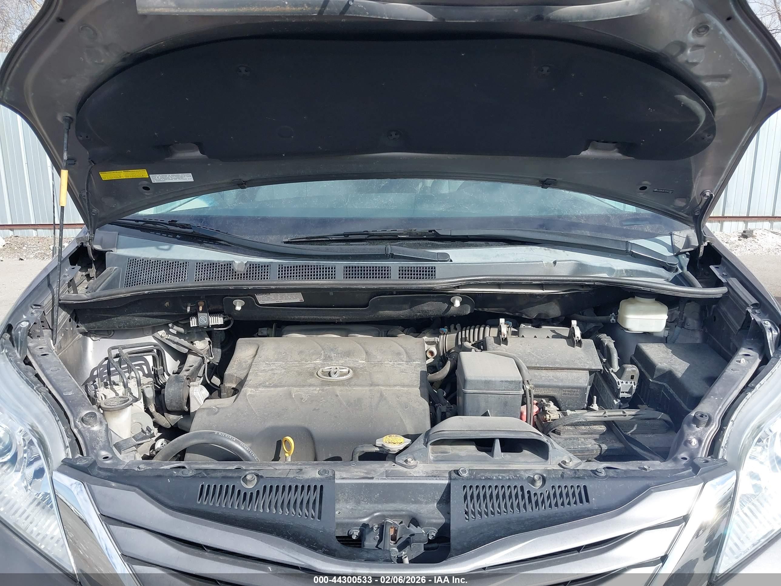 2012 Toyota Sienna Xle 7 Passenger Gray vin: 5TDDK3DC1CS031857