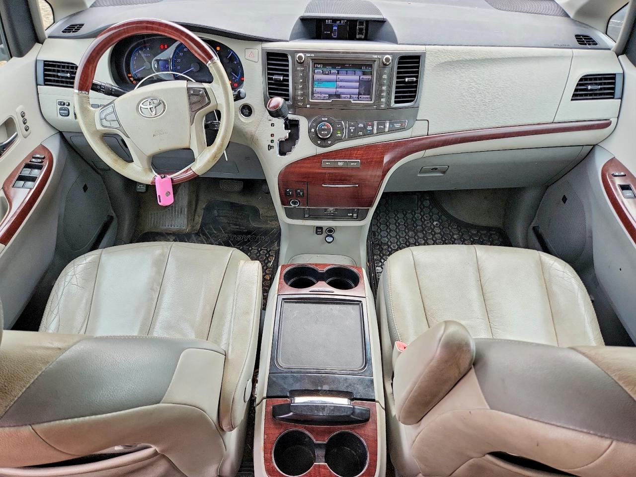 2012 Toyota Sienna Limited 7-passenger Red vin: 5TDDK3DC1CS035861