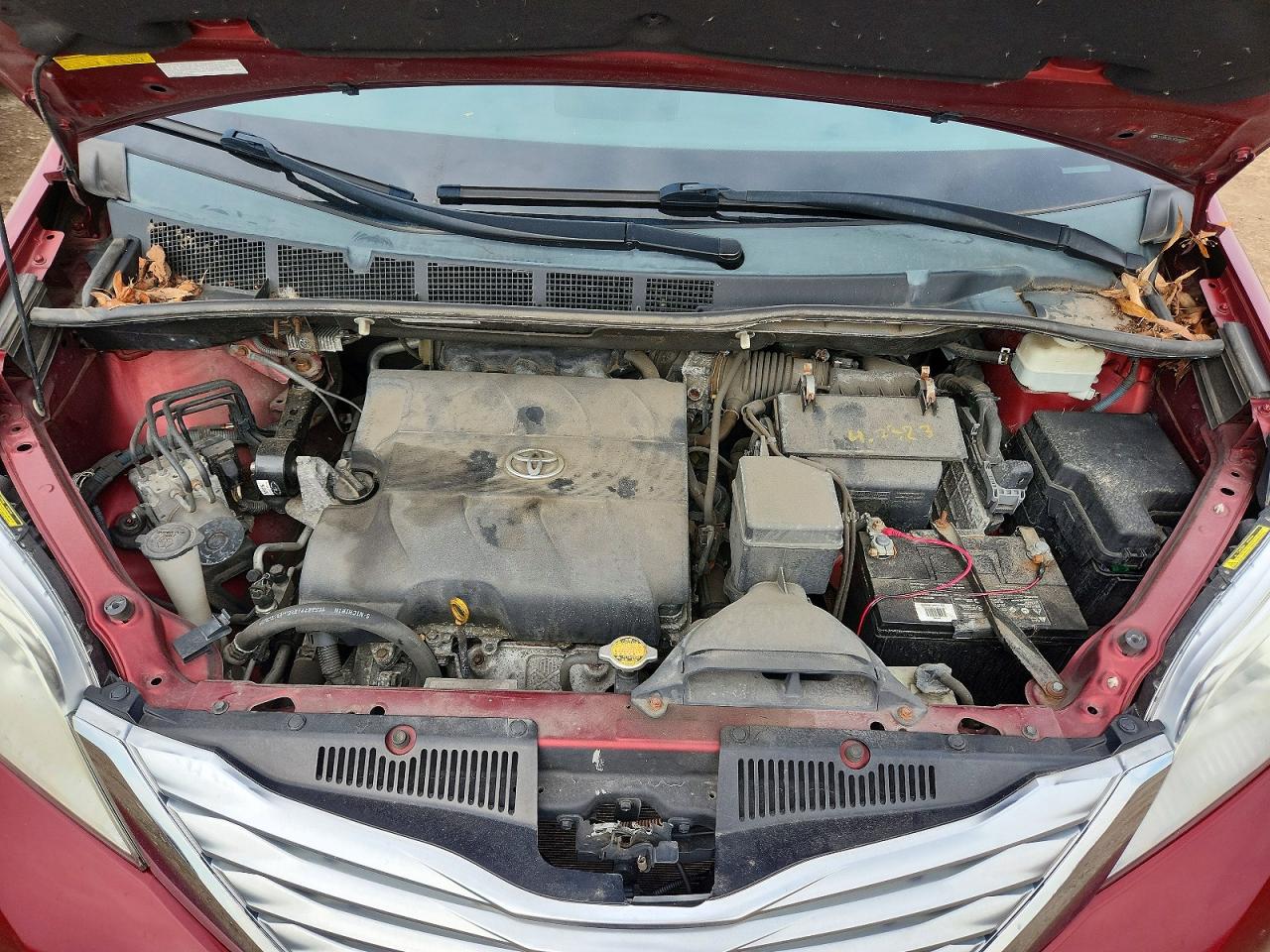 2012 Toyota Sienna Limited 7-passenger Red vin: 5TDDK3DC1CS035861