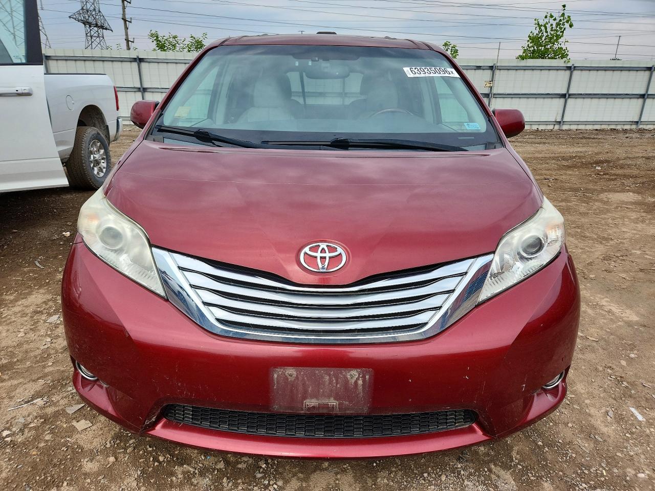 2012 Toyota Sienna Limited 7-passenger Red vin: 5TDDK3DC1CS035861