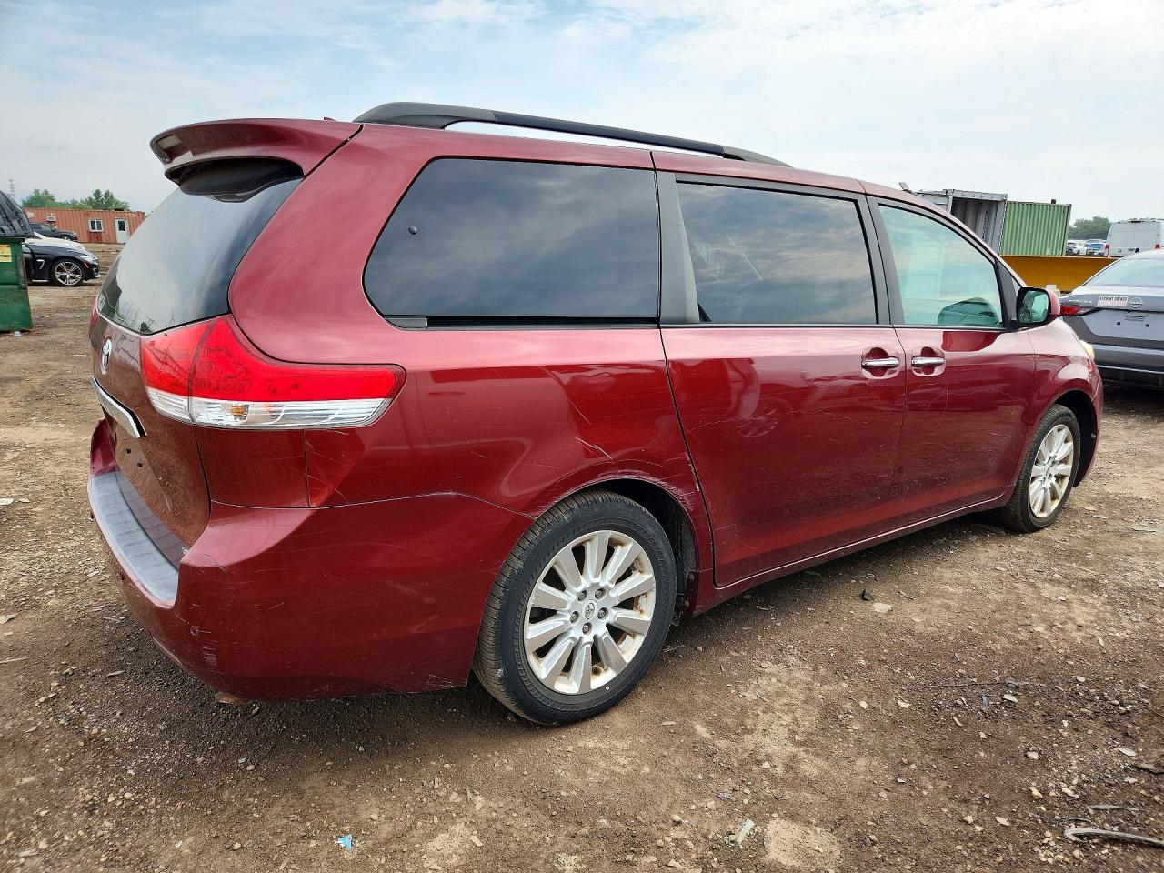 2012 Toyota Sienna Limited 7-passenger Red vin: 5TDDK3DC1CS035861