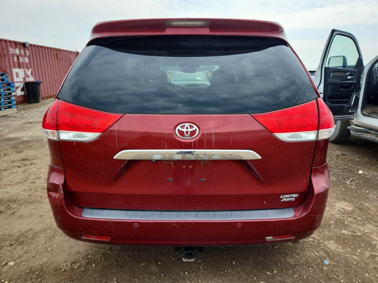 2012 Toyota Sienna Limited 7-passenger Red vin: 5TDDK3DC1CS035861
