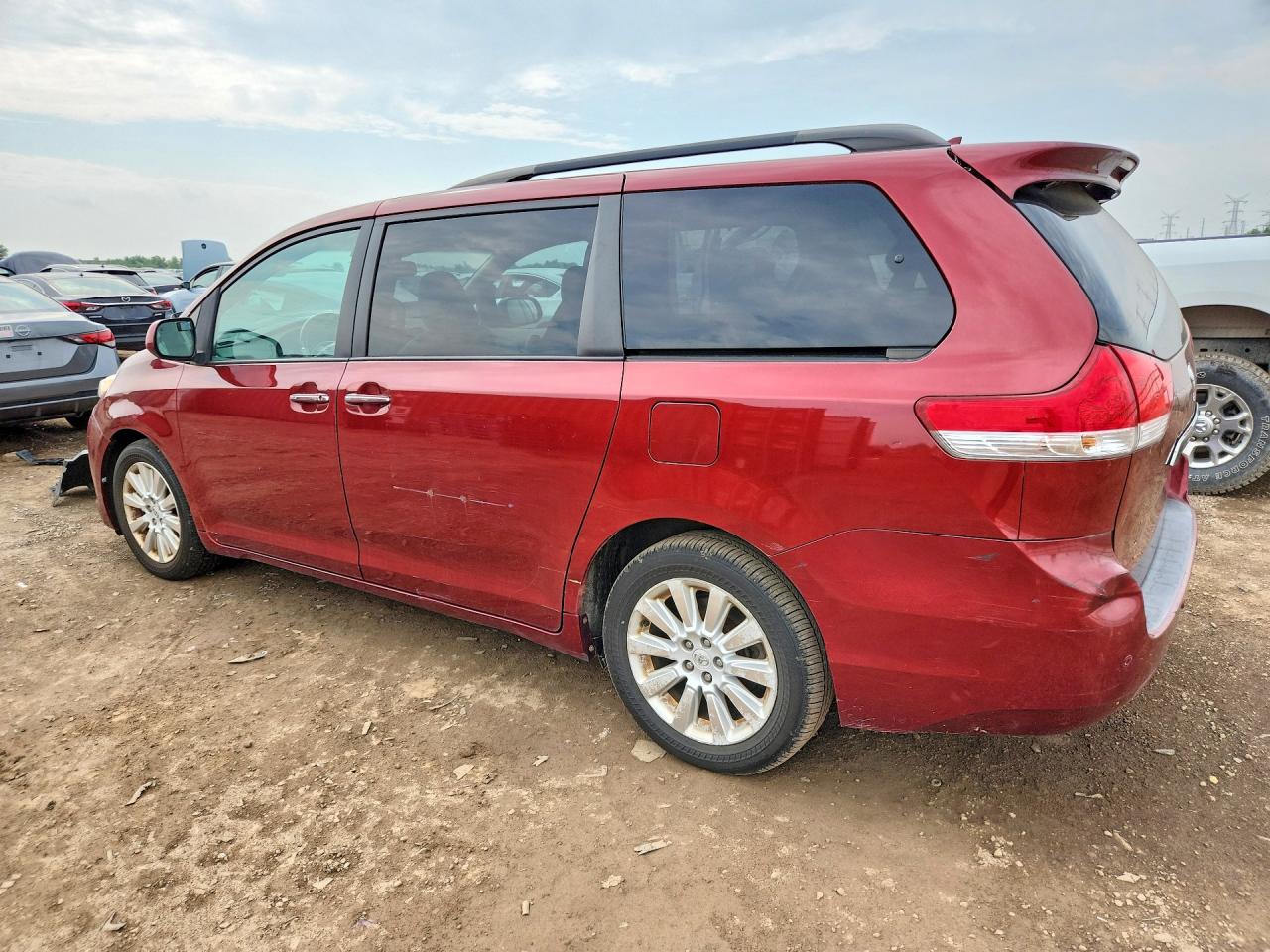 2012 Toyota Sienna Limited 7-passenger Red vin: 5TDDK3DC1CS035861