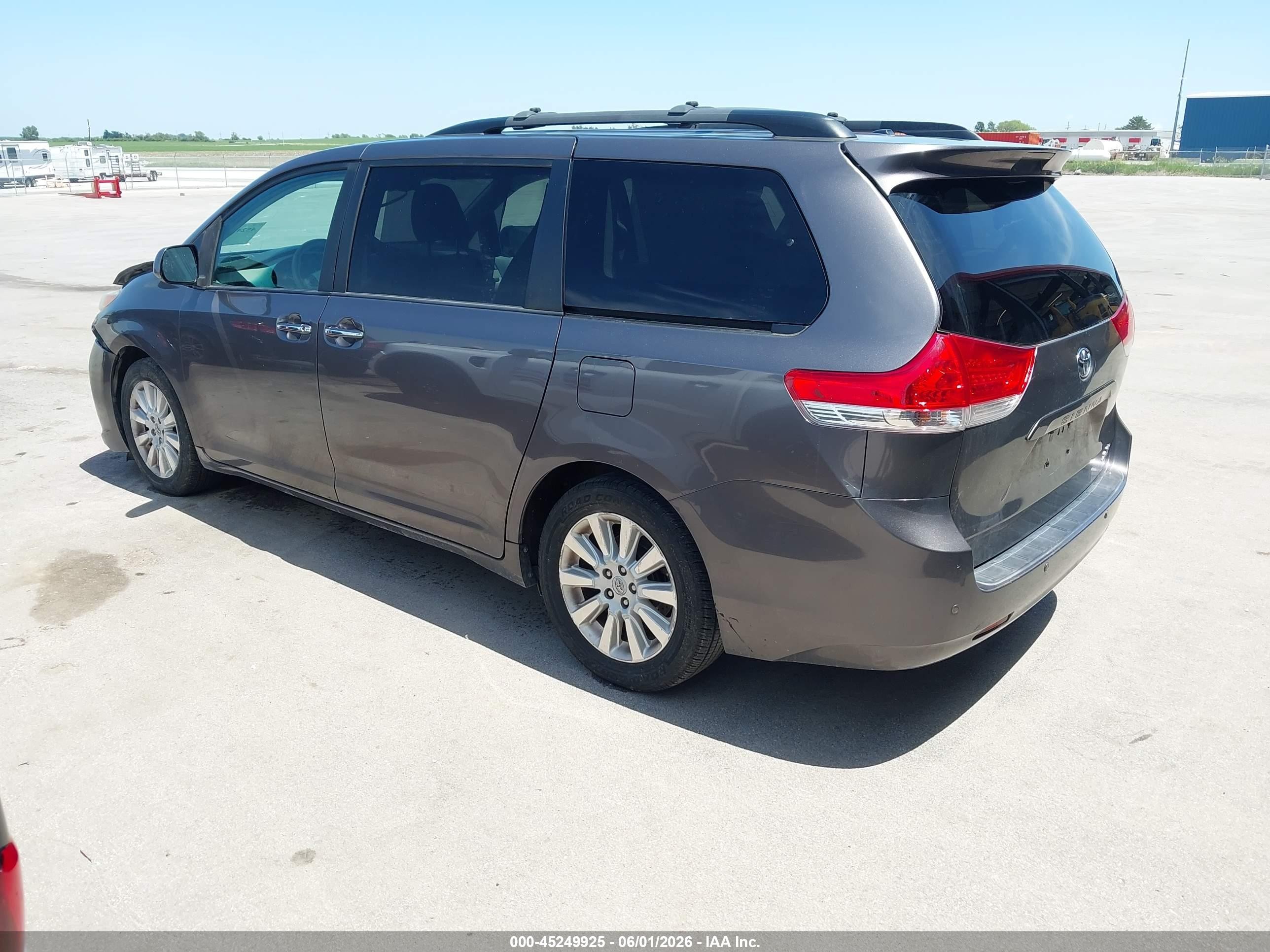 2012 Toyota Sienna Xle 7 Passenger Gray vin: 5TDDK3DC1CS037707