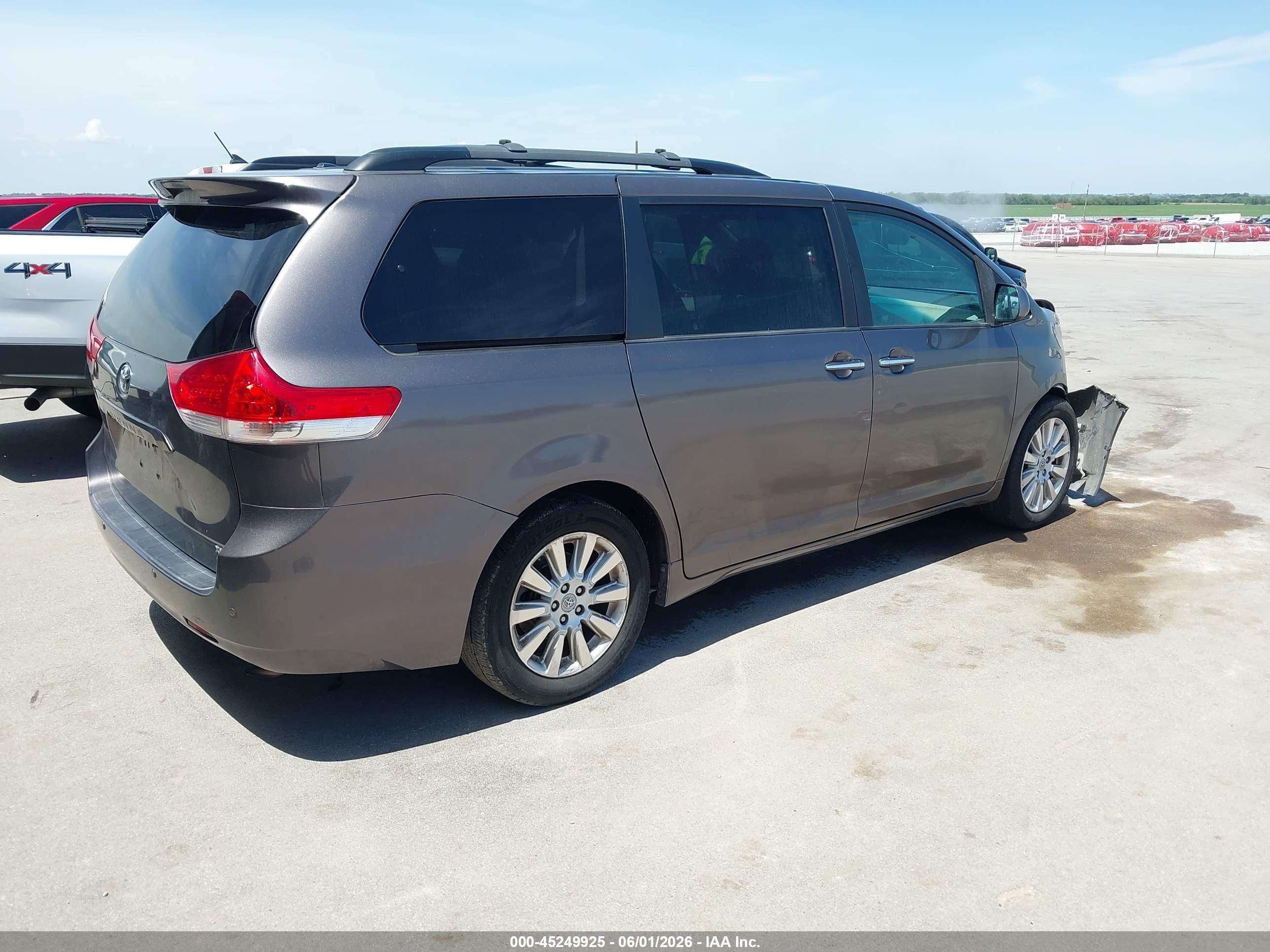 2012 Toyota Sienna Xle 7 Passenger Gray vin: 5TDDK3DC1CS037707