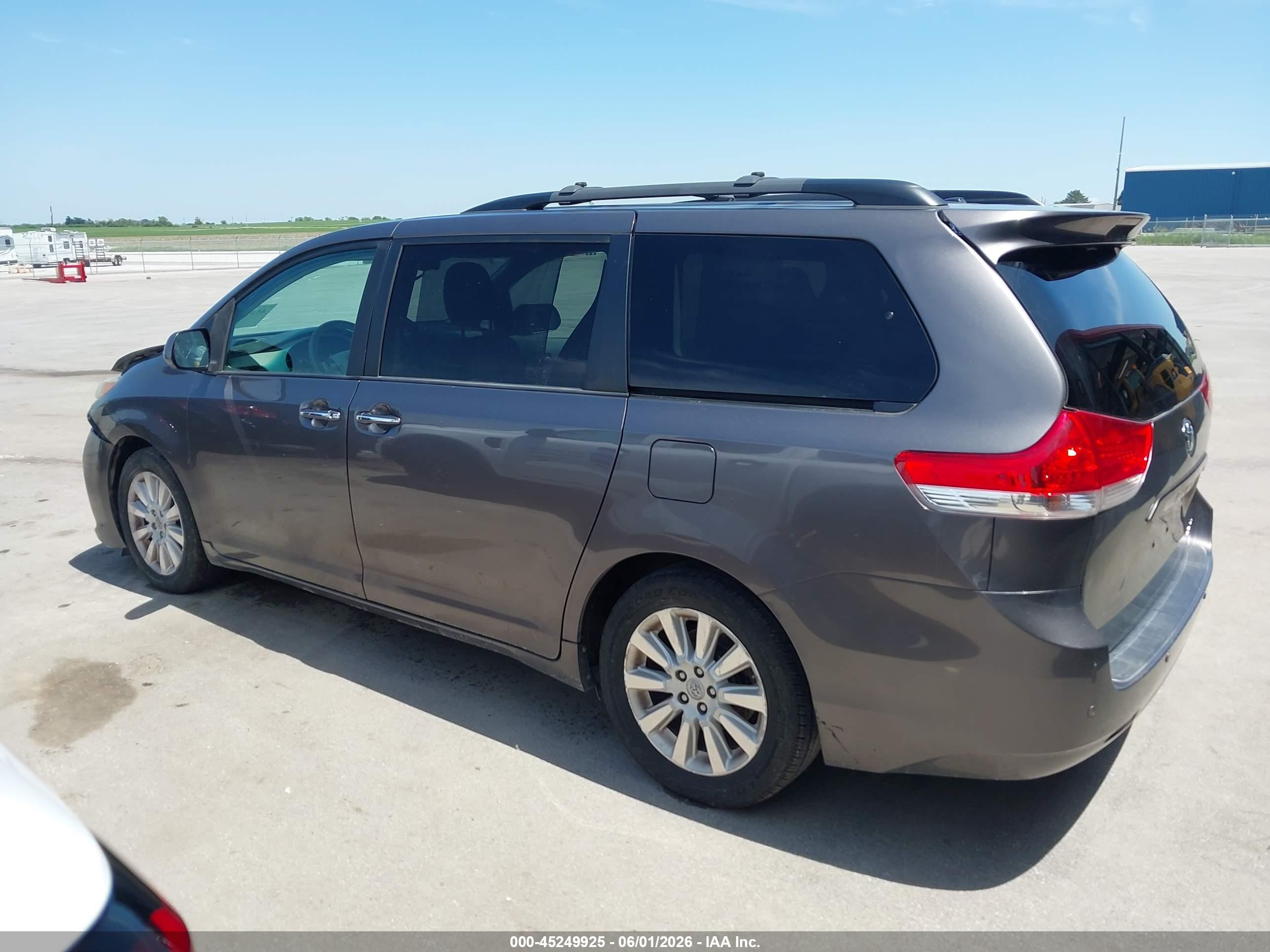 2012 Toyota Sienna Xle 7 Passenger Gray vin: 5TDDK3DC1CS037707