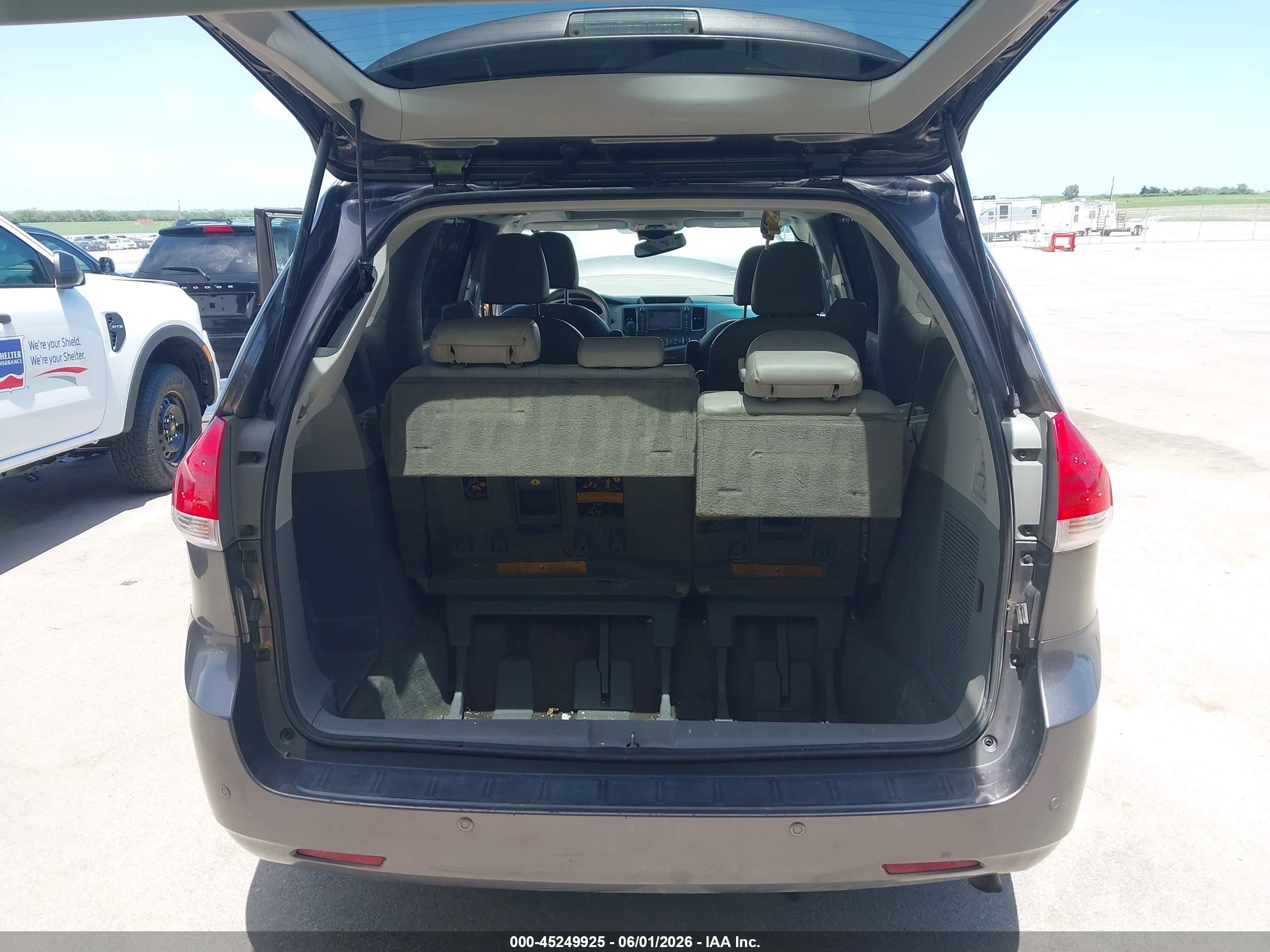 2012 Toyota Sienna Xle 7 Passenger Gray vin: 5TDDK3DC1CS037707