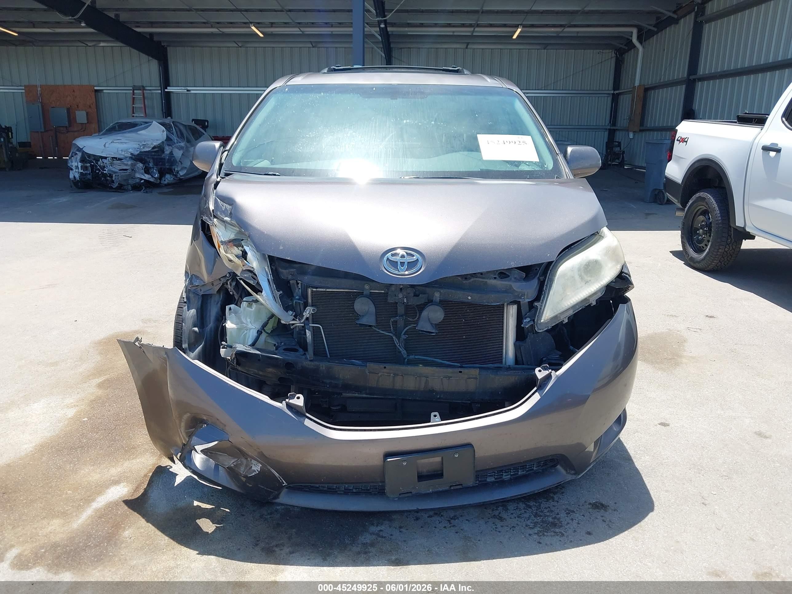2012 Toyota Sienna Xle 7 Passenger Gray vin: 5TDDK3DC1CS037707