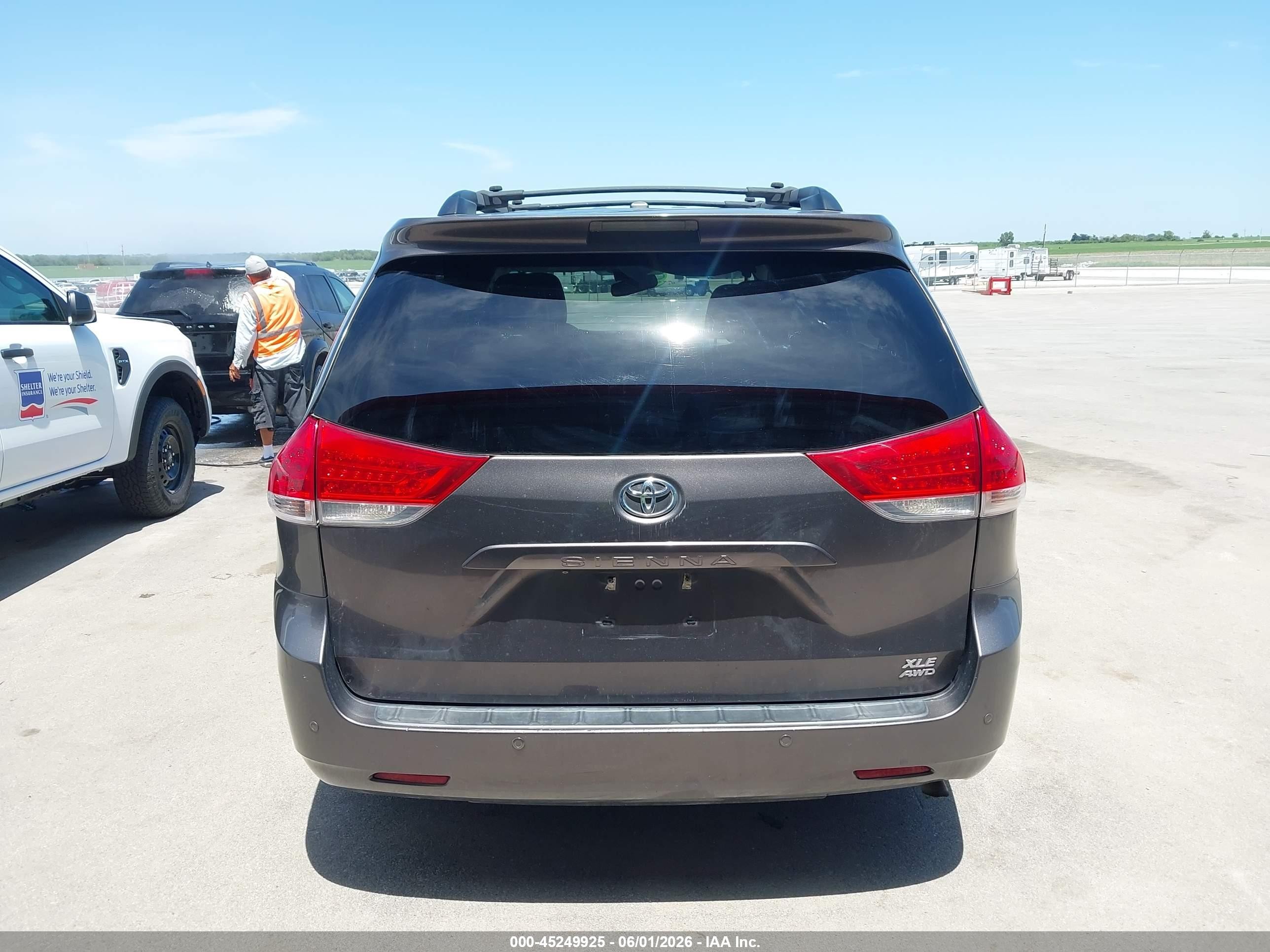 2012 Toyota Sienna Xle 7 Passenger Gray vin: 5TDDK3DC1CS037707