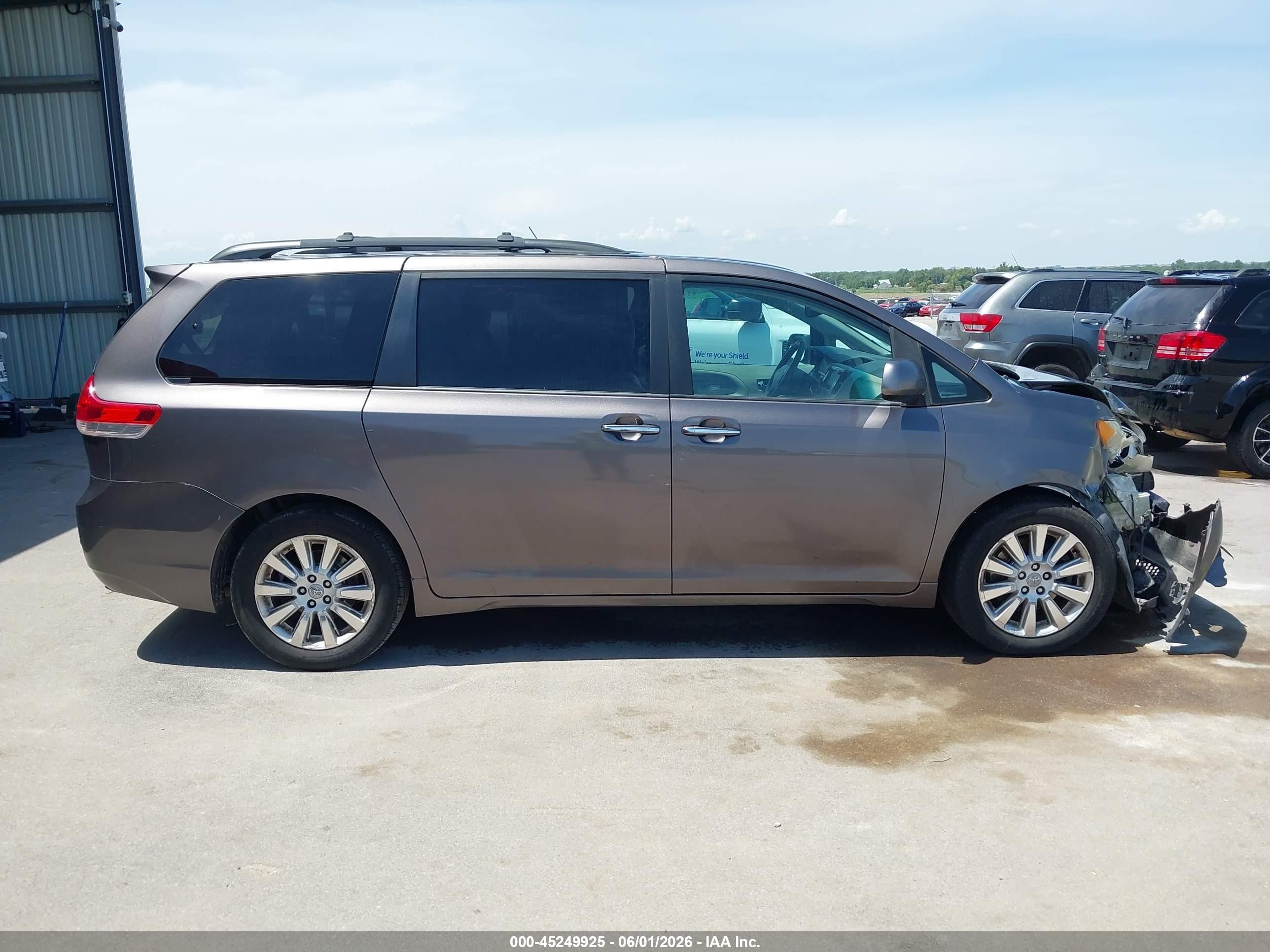 2012 Toyota Sienna Xle 7 Passenger Gray vin: 5TDDK3DC1CS037707