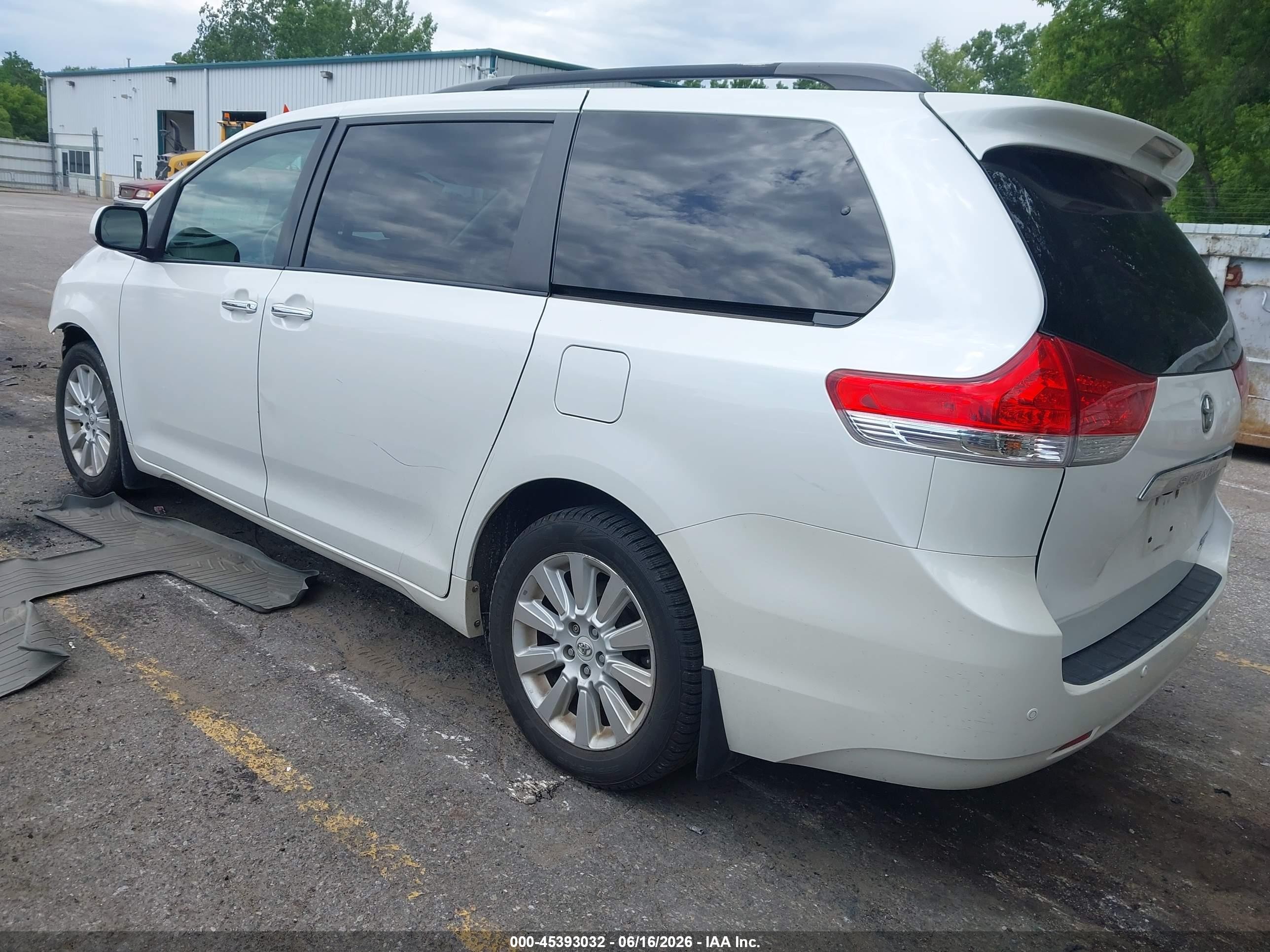 2012 Toyota Sienna Limited 7 Passenger White vin: 5TDDK3DC1CS047413