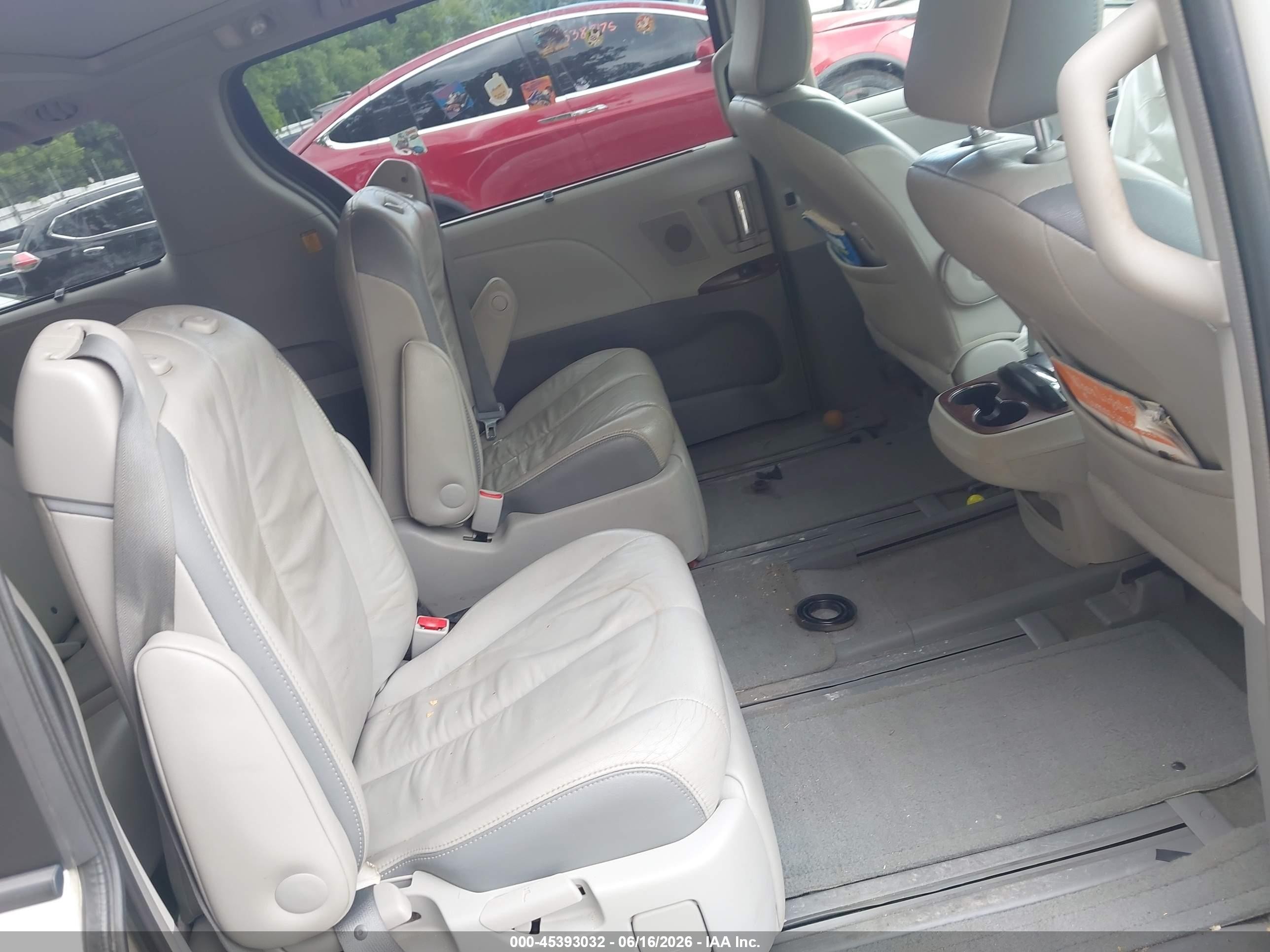 2012 Toyota Sienna Limited 7 Passenger White vin: 5TDDK3DC1CS047413