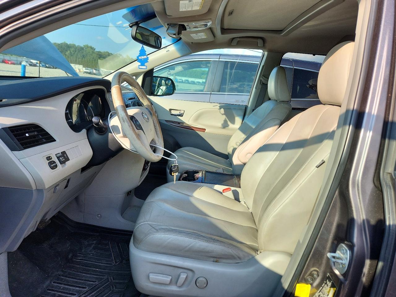 2013 Toyota Sienna Xle 7-passenger Серый vin: 5TDDK3DC1DS053150