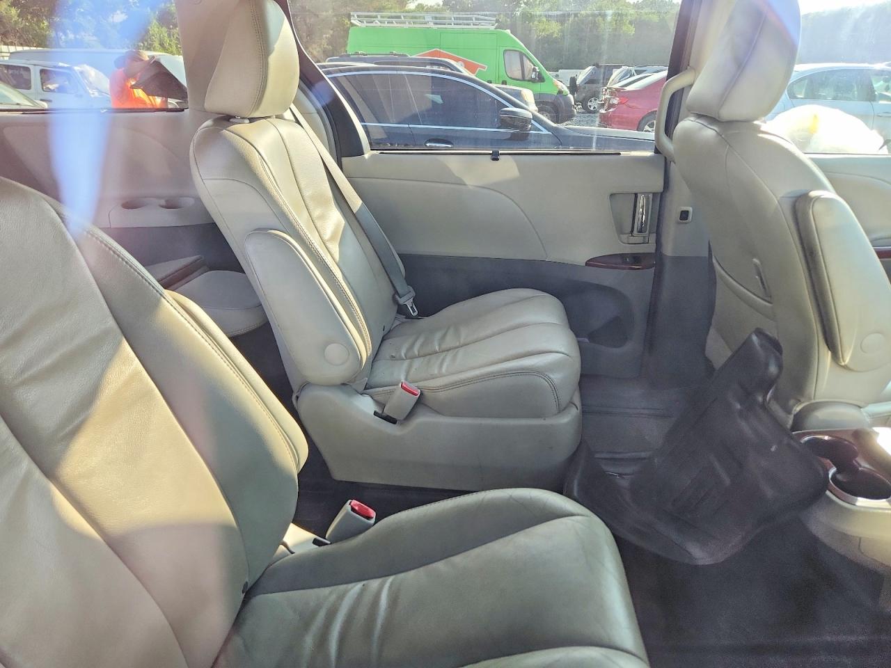 2013 Toyota Sienna Xle 7-passenger Серый vin: 5TDDK3DC1DS053150