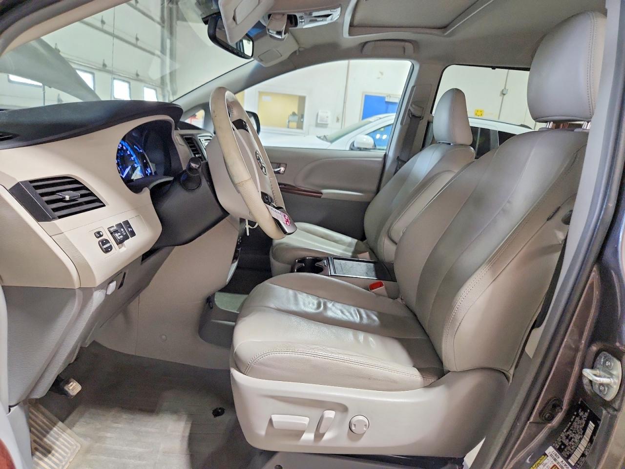 2013 Toyota Sienna Xle 7-passenger Серый vin: 5TDDK3DC1DS065475
