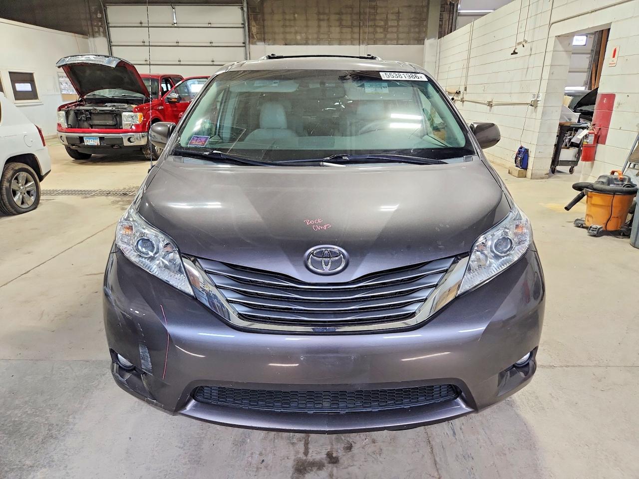 2013 Toyota Sienna Xle 7-passenger Серый vin: 5TDDK3DC1DS065475