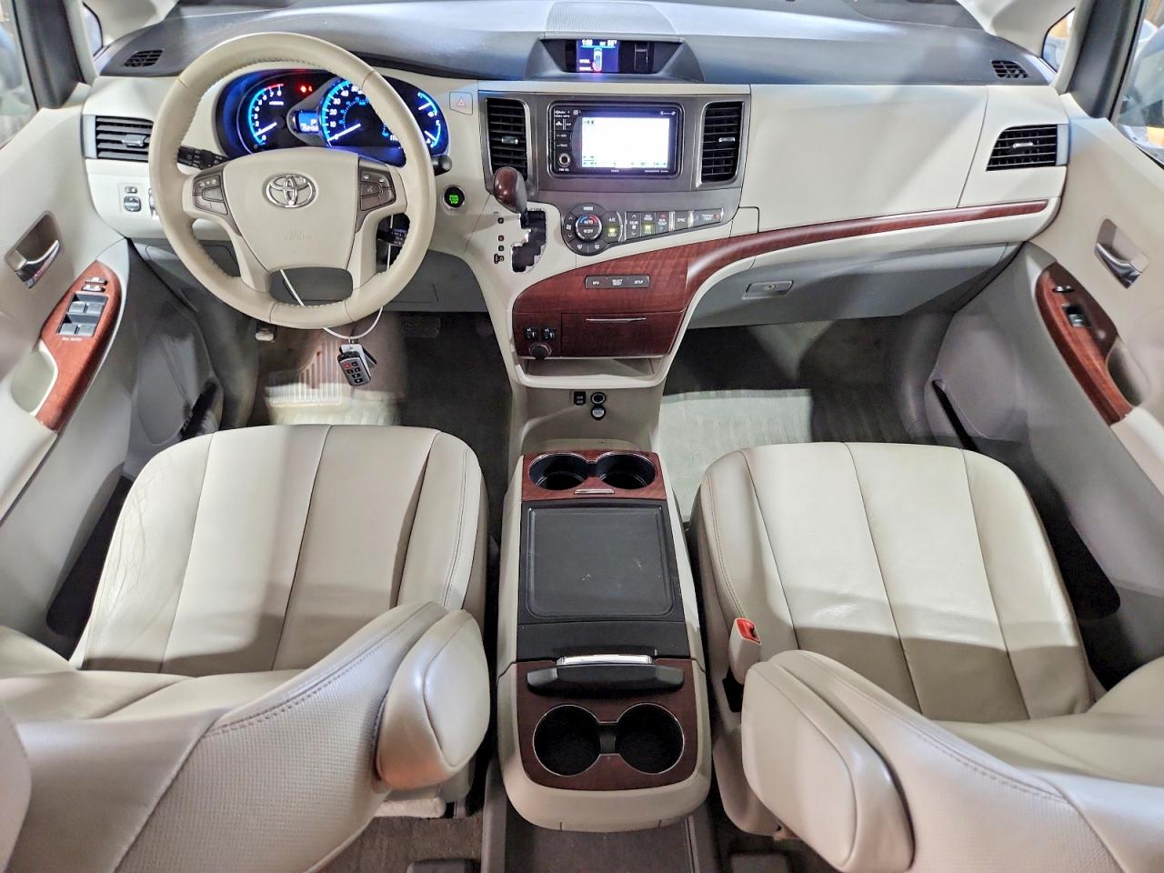 2013 Toyota Sienna Xle 7-passenger Серый vin: 5TDDK3DC1DS065475
