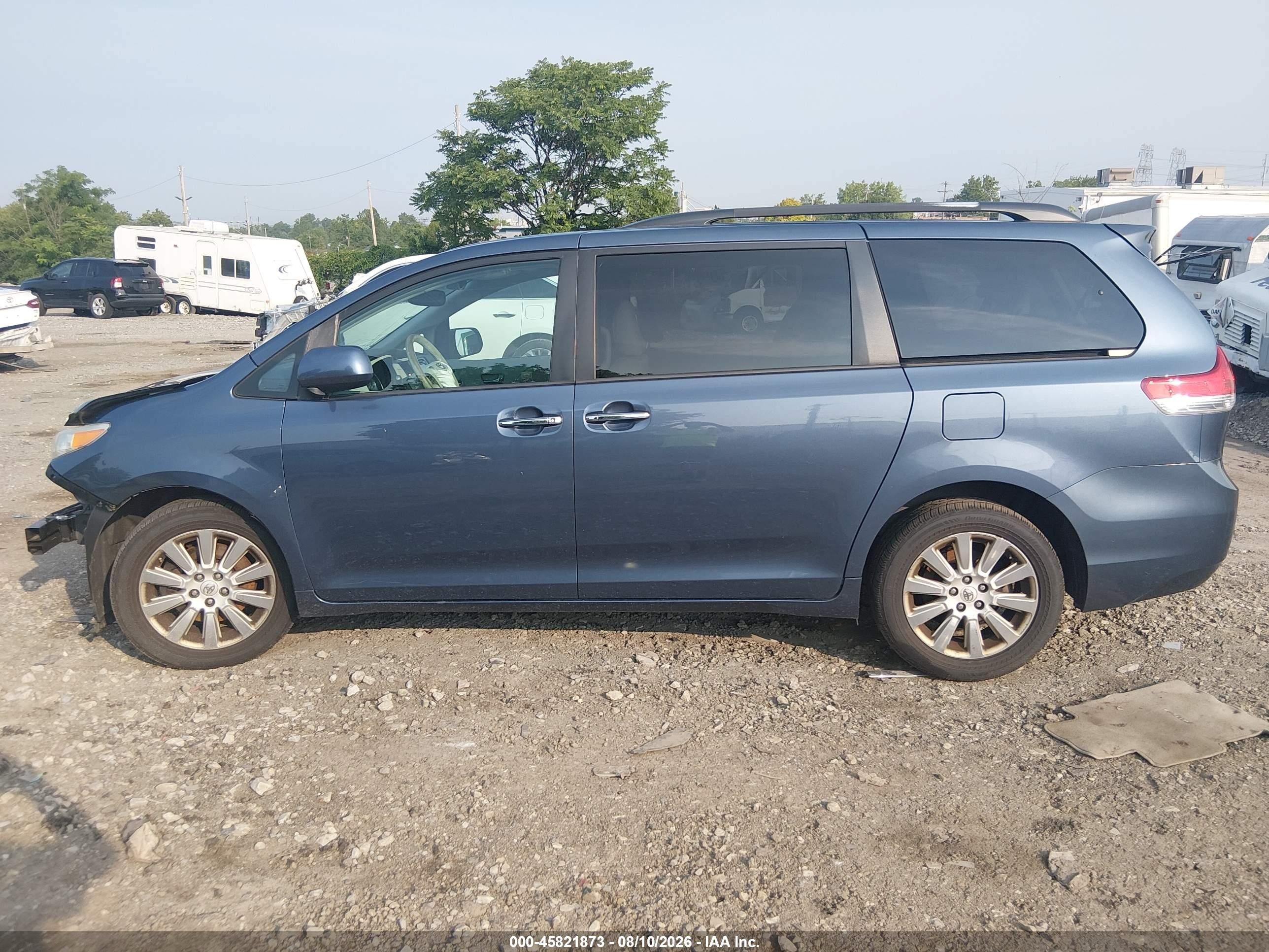 2013 Toyota Sienna Xle 7 Passenger Light Blue vin: 5TDDK3DC1DS065573