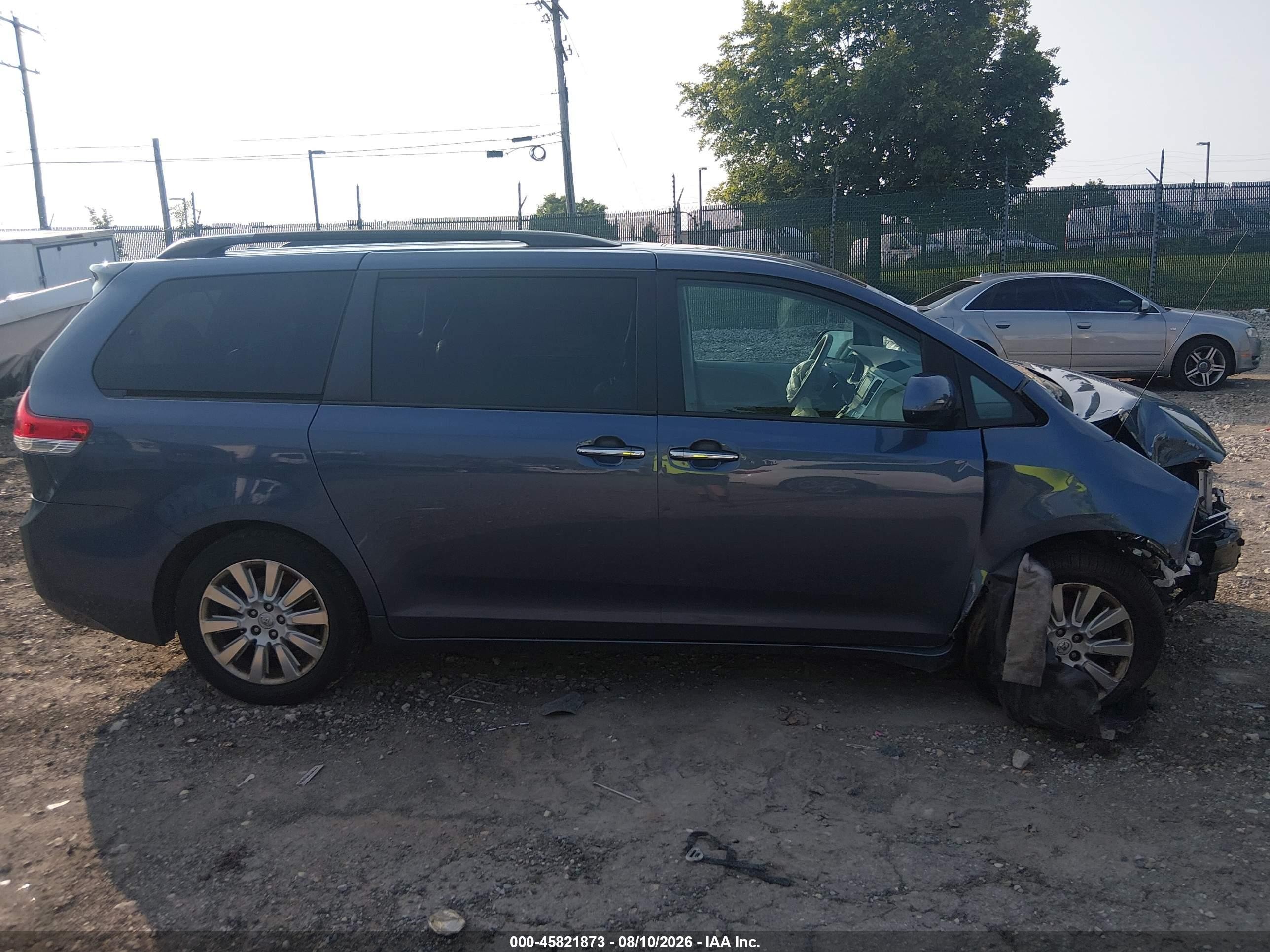 2013 Toyota Sienna Xle 7 Passenger Light Blue vin: 5TDDK3DC1DS065573