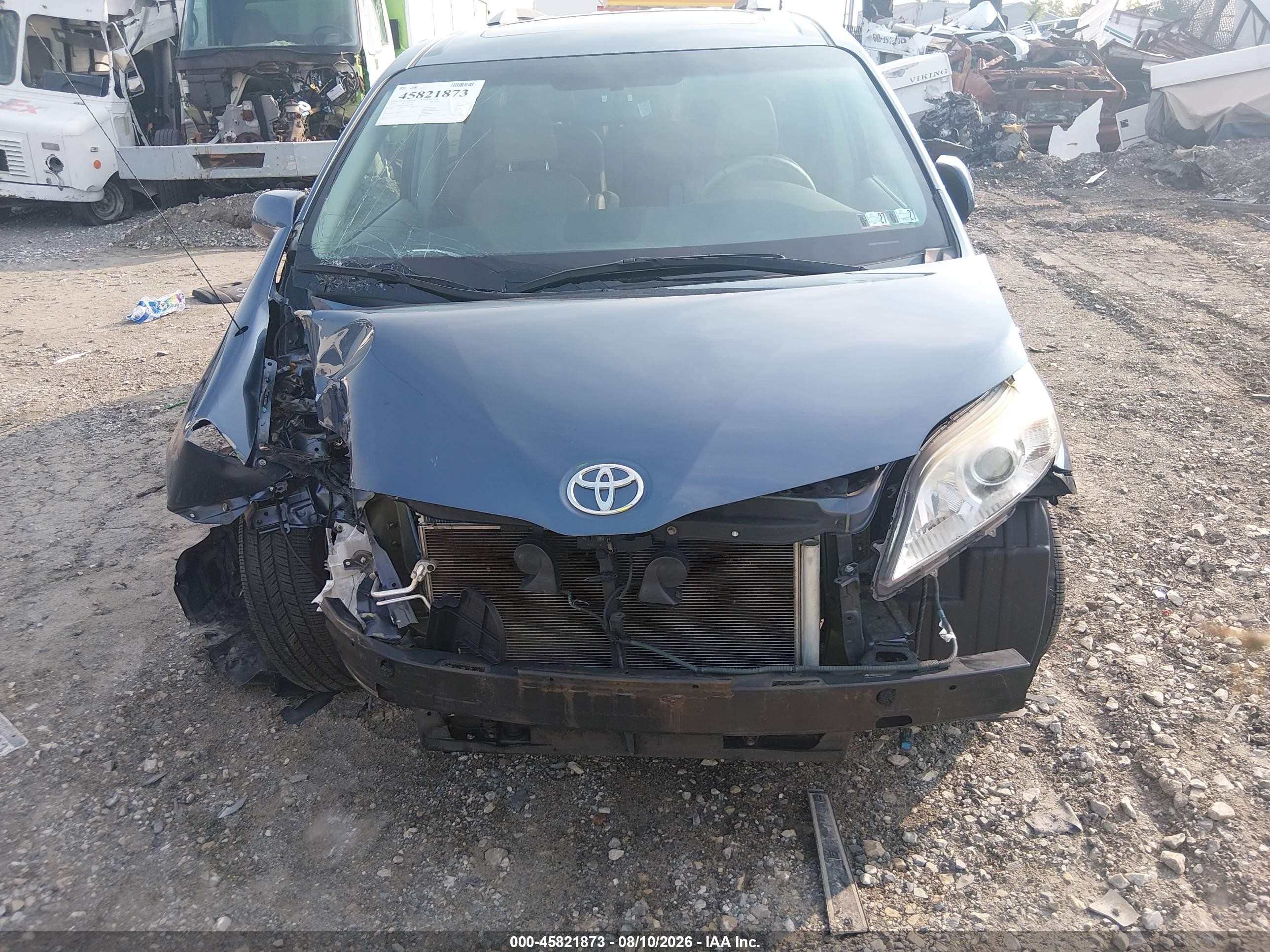 2013 Toyota Sienna Xle 7 Passenger Light Blue vin: 5TDDK3DC1DS065573