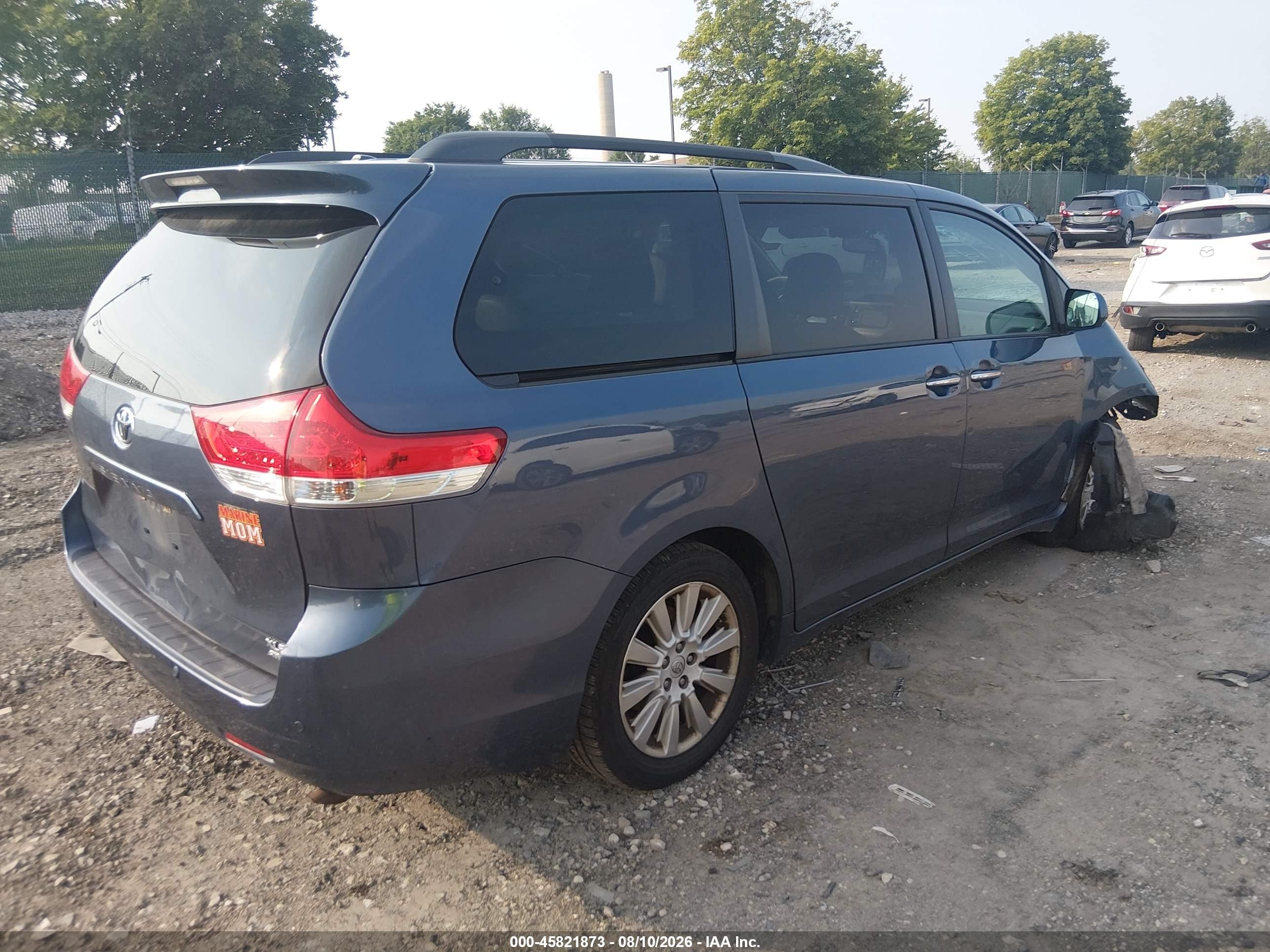 2013 Toyota Sienna Xle 7 Passenger Light Blue vin: 5TDDK3DC1DS065573