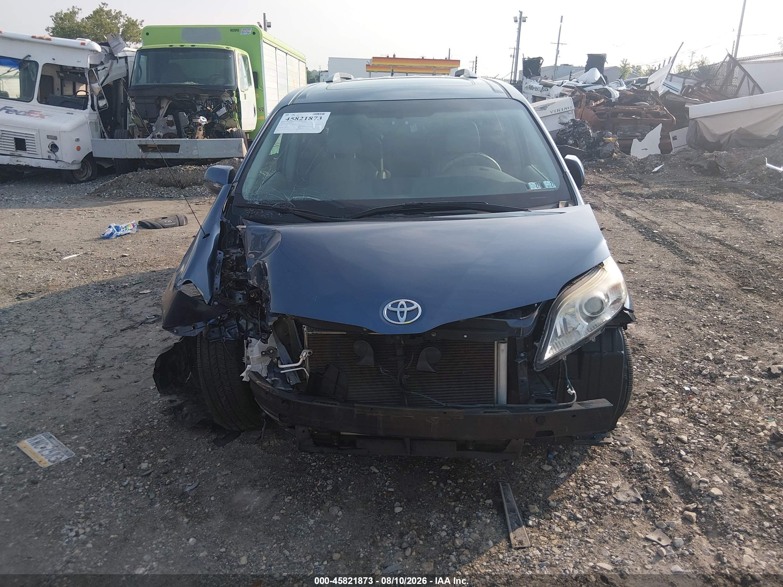 2013 Toyota Sienna Xle 7 Passenger Light Blue vin: 5TDDK3DC1DS065573