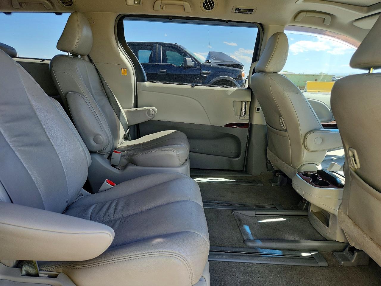 2013 Toyota Sienna Xle 7-passenger Blue vin: 5TDDK3DC1DS065900