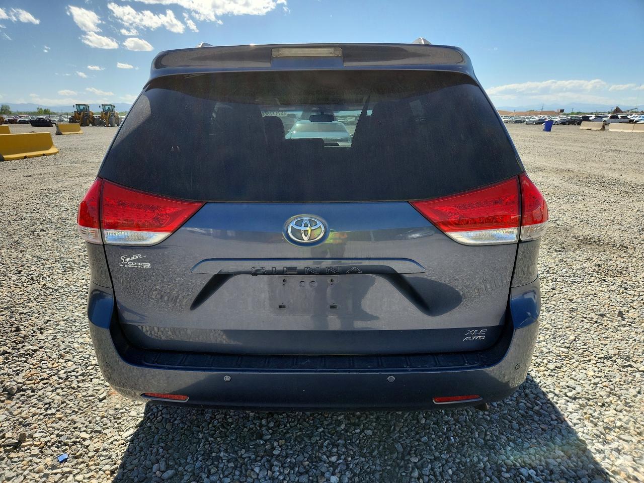 2013 Toyota Sienna Xle 7-passenger Blue vin: 5TDDK3DC1DS065900