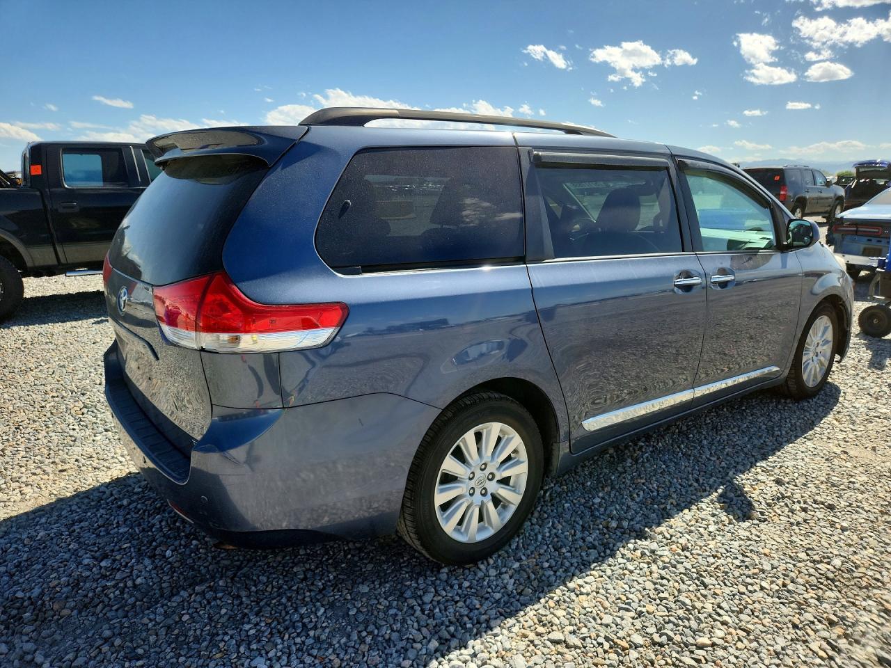 2013 Toyota Sienna Xle 7-passenger Blue vin: 5TDDK3DC1DS065900