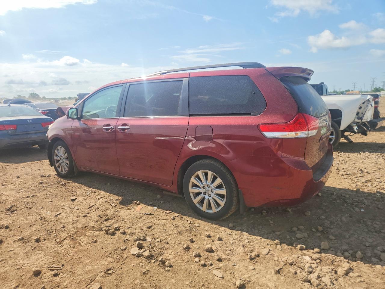 2014 Toyota Sienna Xle 7-passenger Burgundy vin: 5TDDK3DC1ES080625