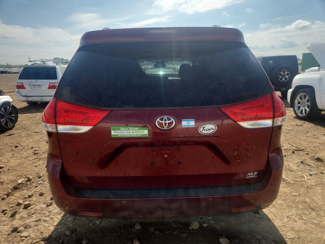 2014 Toyota Sienna Xle 7-passenger Burgundy vin: 5TDDK3DC1ES080625