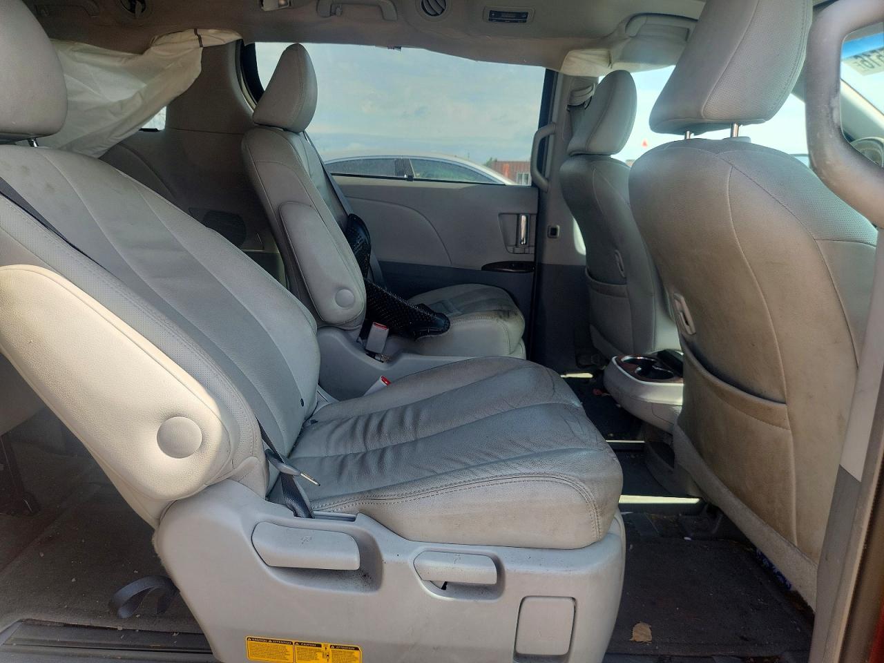 2014 Toyota Sienna Xle 7-passenger Burgundy vin: 5TDDK3DC1ES080625