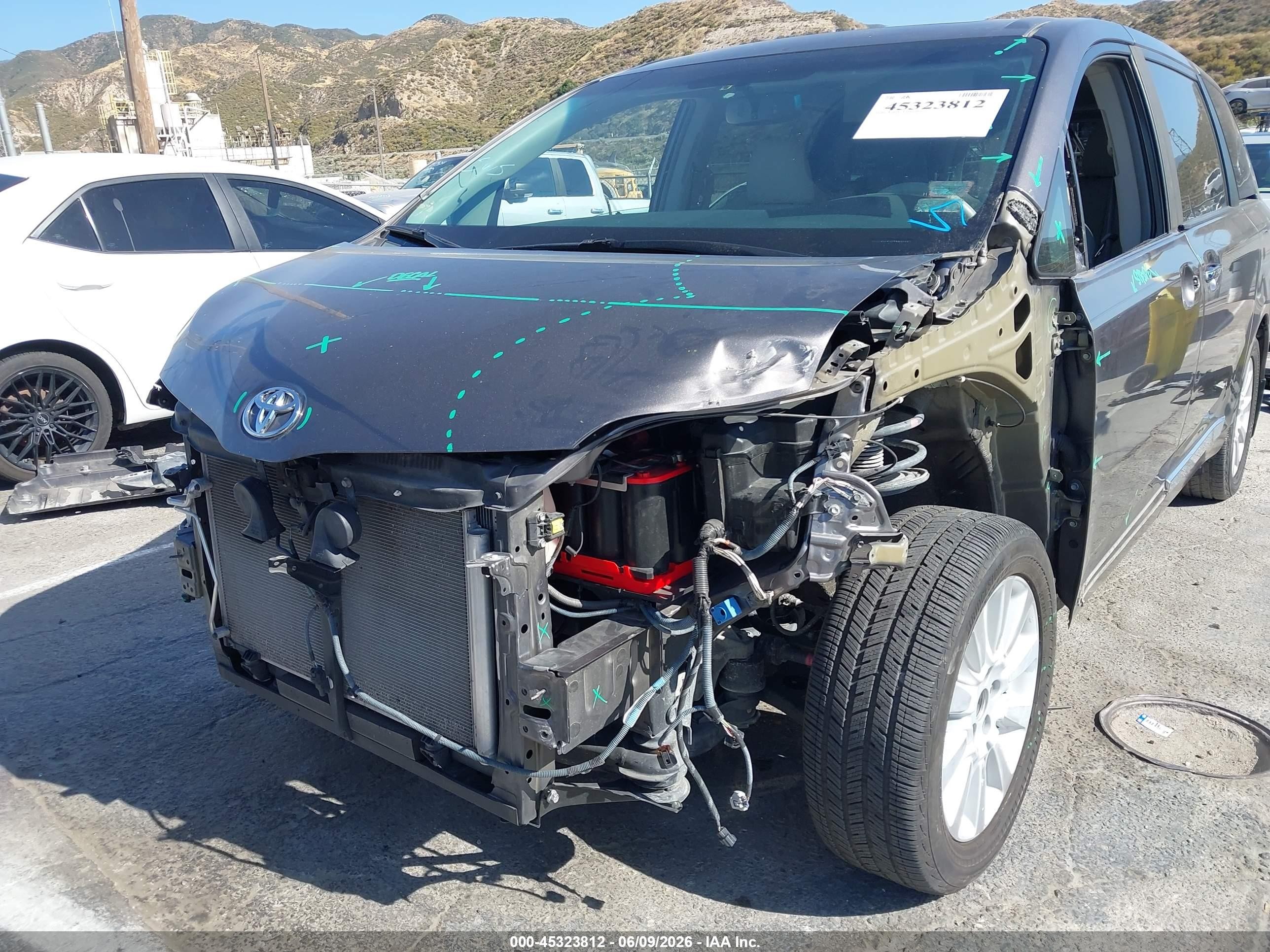 2014 Toyota Sienna Xle 7 Passenger Серый vin: 5TDDK3DC1ES084352