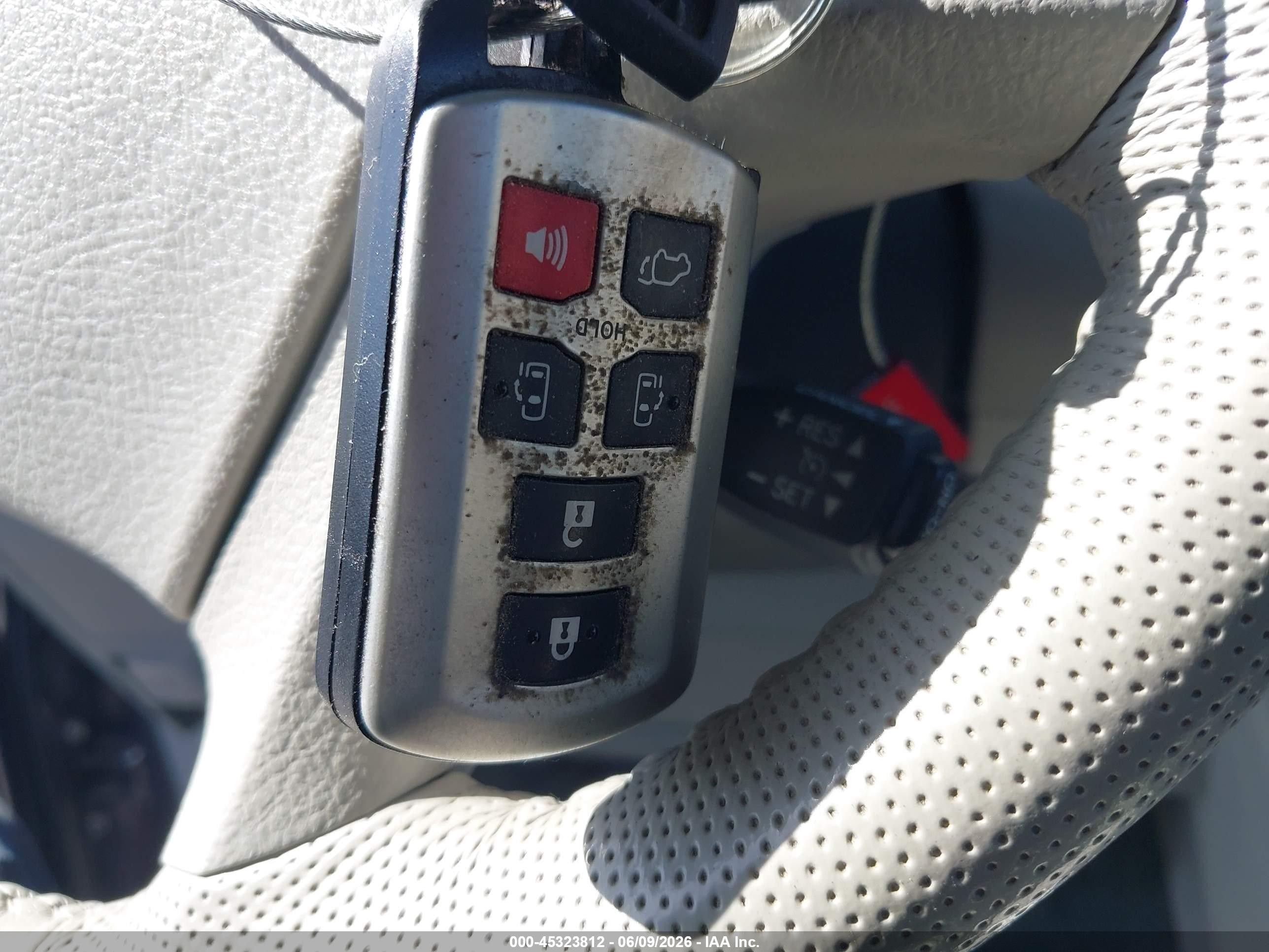 2014 Toyota Sienna Xle 7 Passenger Серый vin: 5TDDK3DC1ES084352