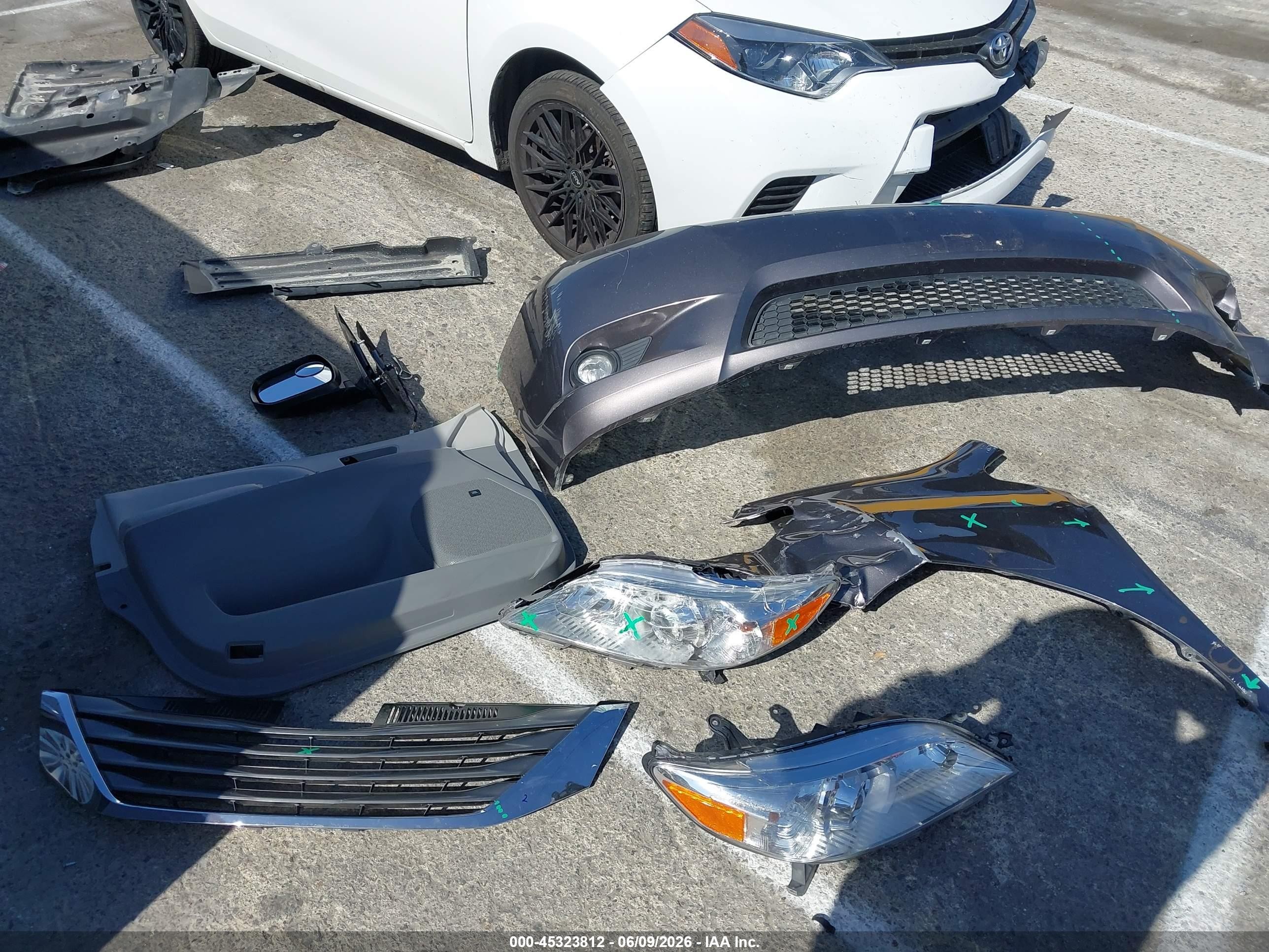 2014 Toyota Sienna Xle 7 Passenger Серый vin: 5TDDK3DC1ES084352