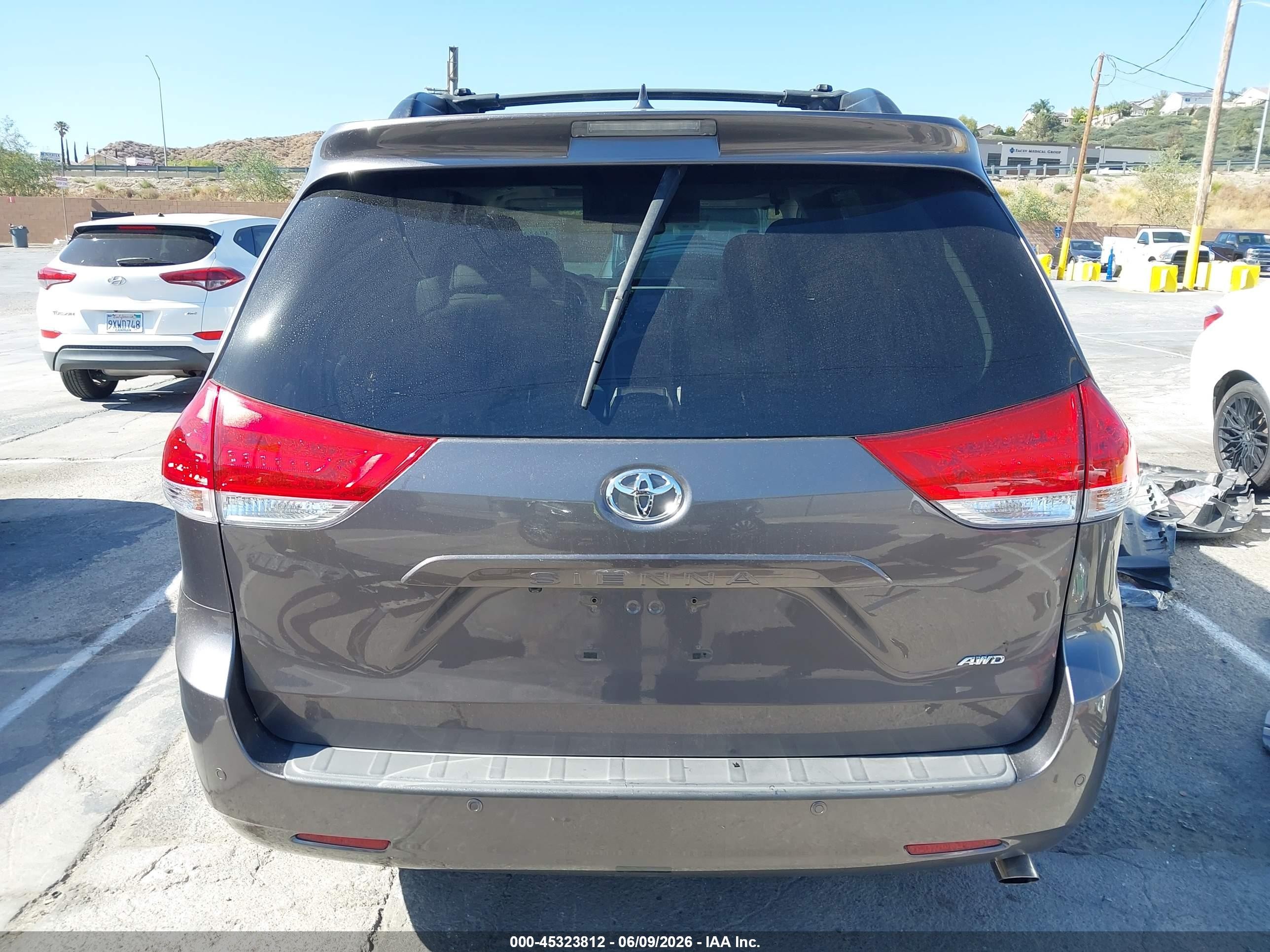 2014 Toyota Sienna Xle 7 Passenger Серый vin: 5TDDK3DC1ES084352