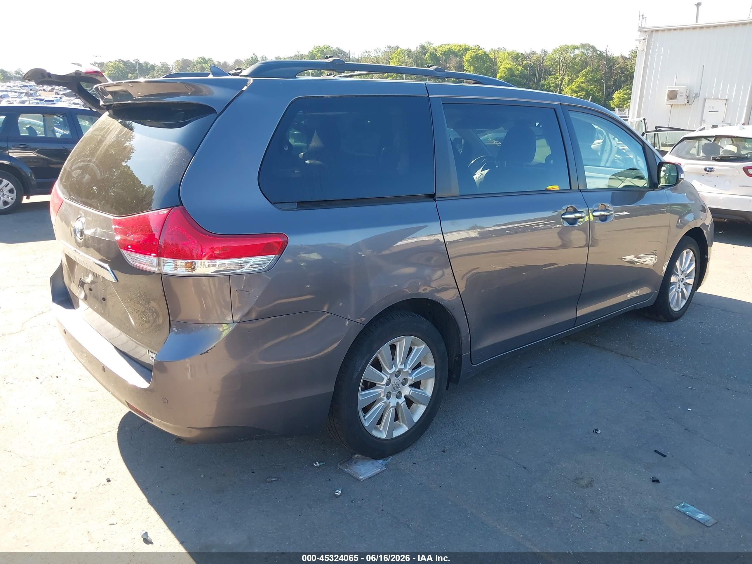 2014 Toyota Sienna Limited 7 Passenger Gray vin: 5TDDK3DC1ES085145