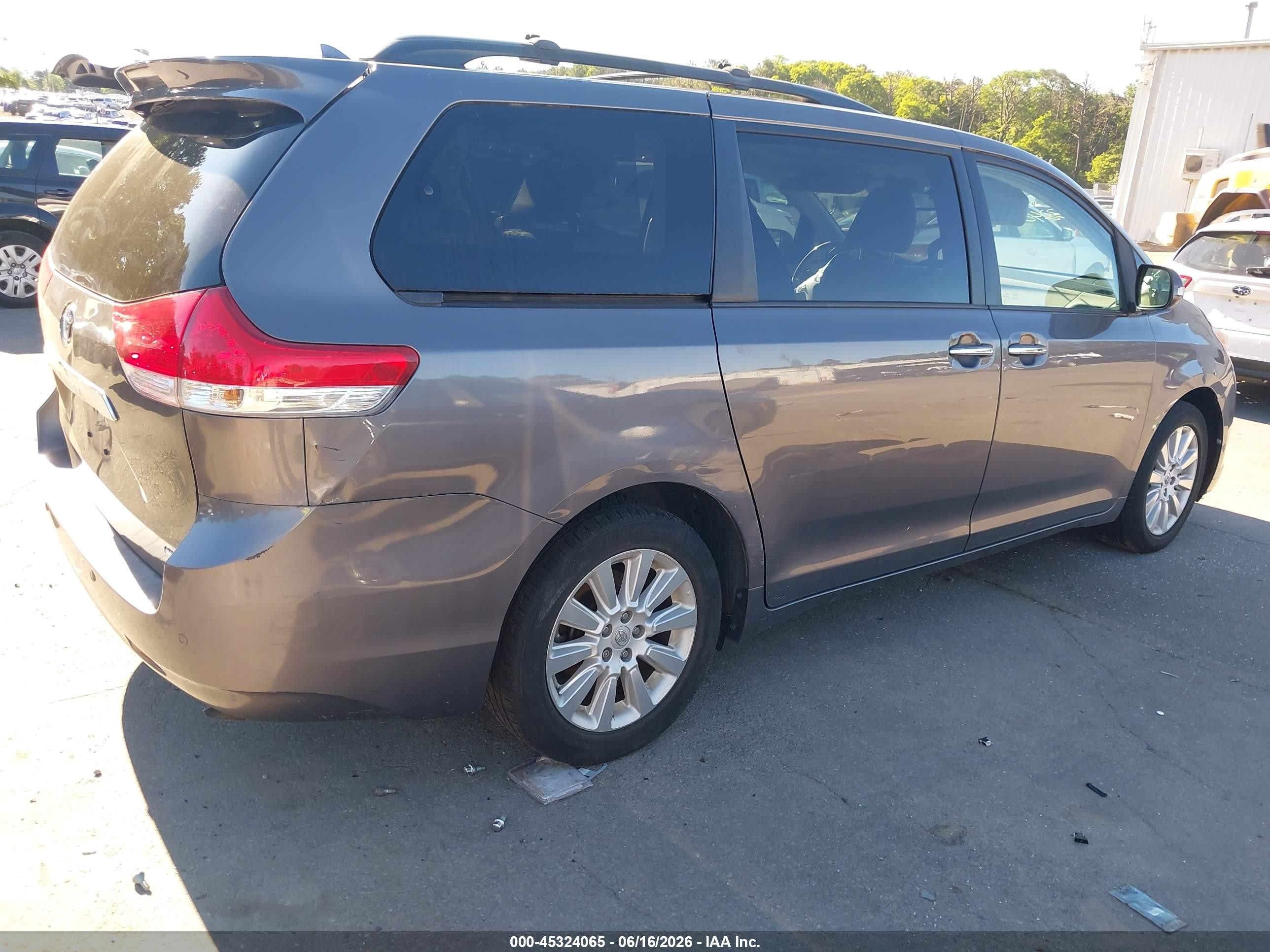 2014 Toyota Sienna Limited 7 Passenger Gray vin: 5TDDK3DC1ES085145