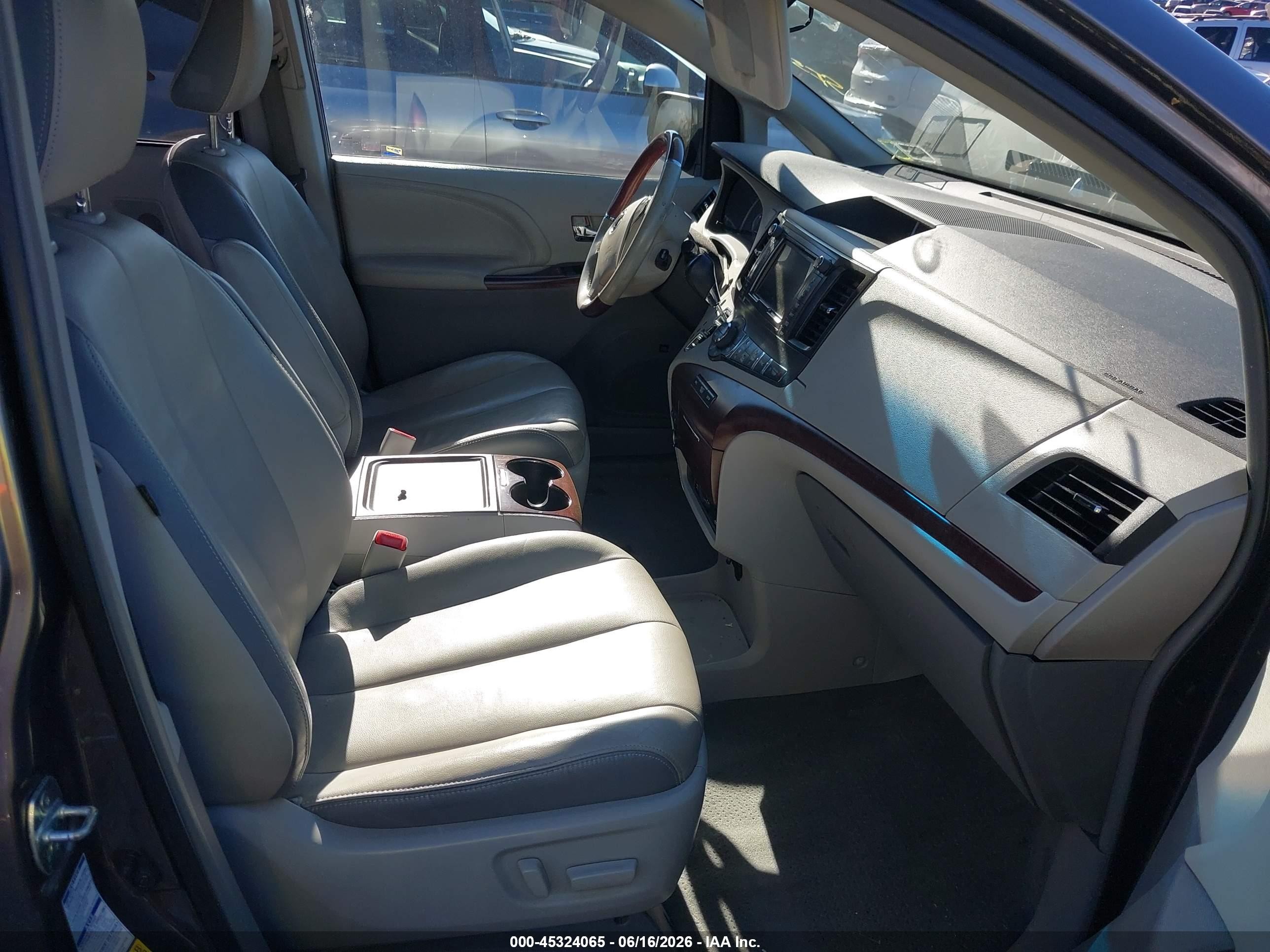 2014 Toyota Sienna Limited 7 Passenger Gray vin: 5TDDK3DC1ES085145
