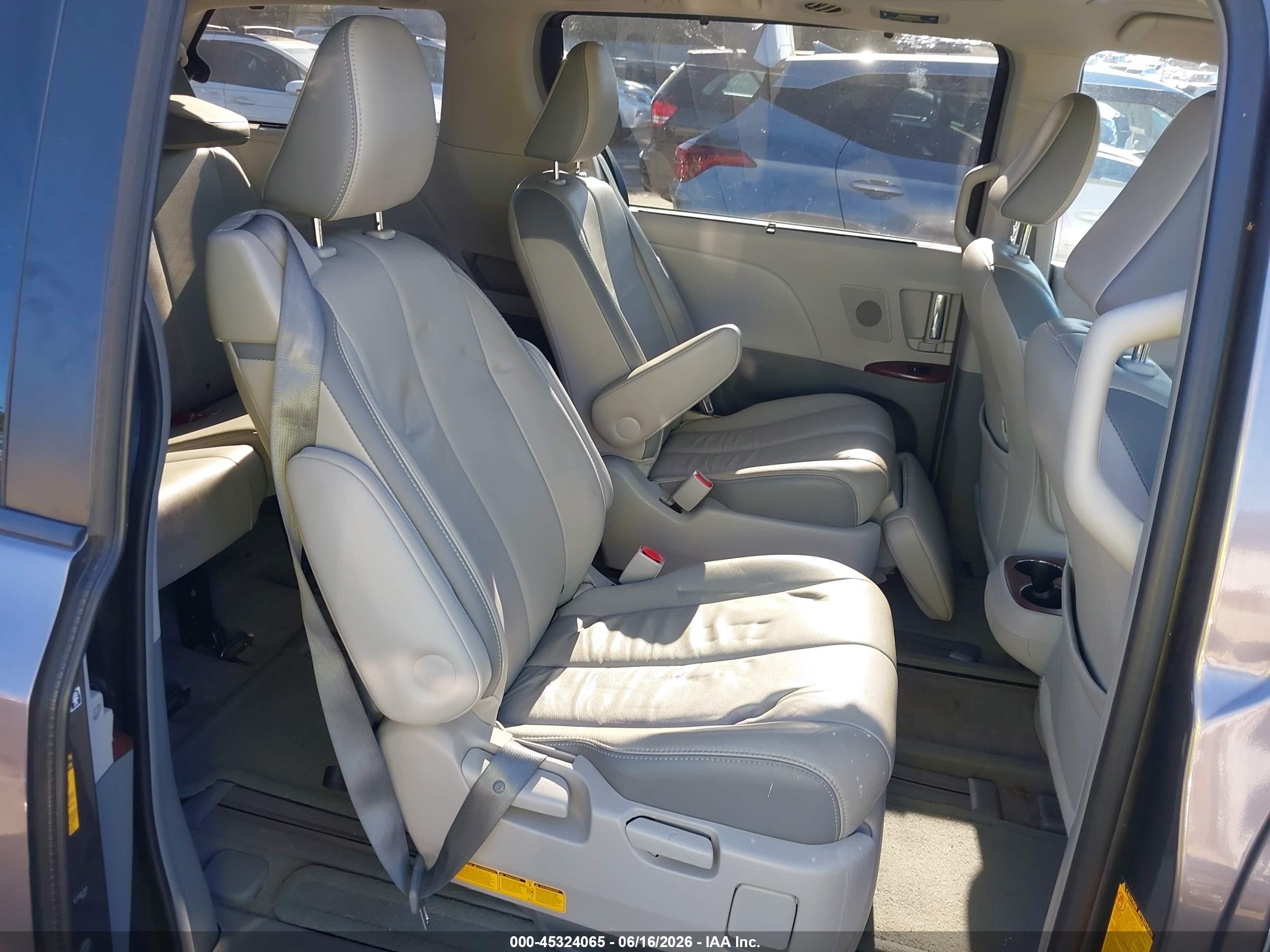 2014 Toyota Sienna Limited 7 Passenger Gray vin: 5TDDK3DC1ES085145