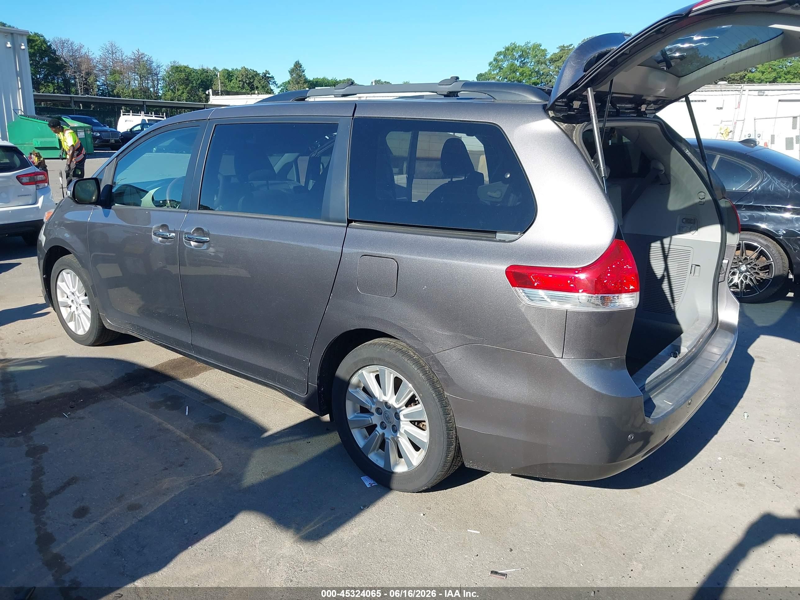 2014 Toyota Sienna Limited 7 Passenger Gray vin: 5TDDK3DC1ES085145