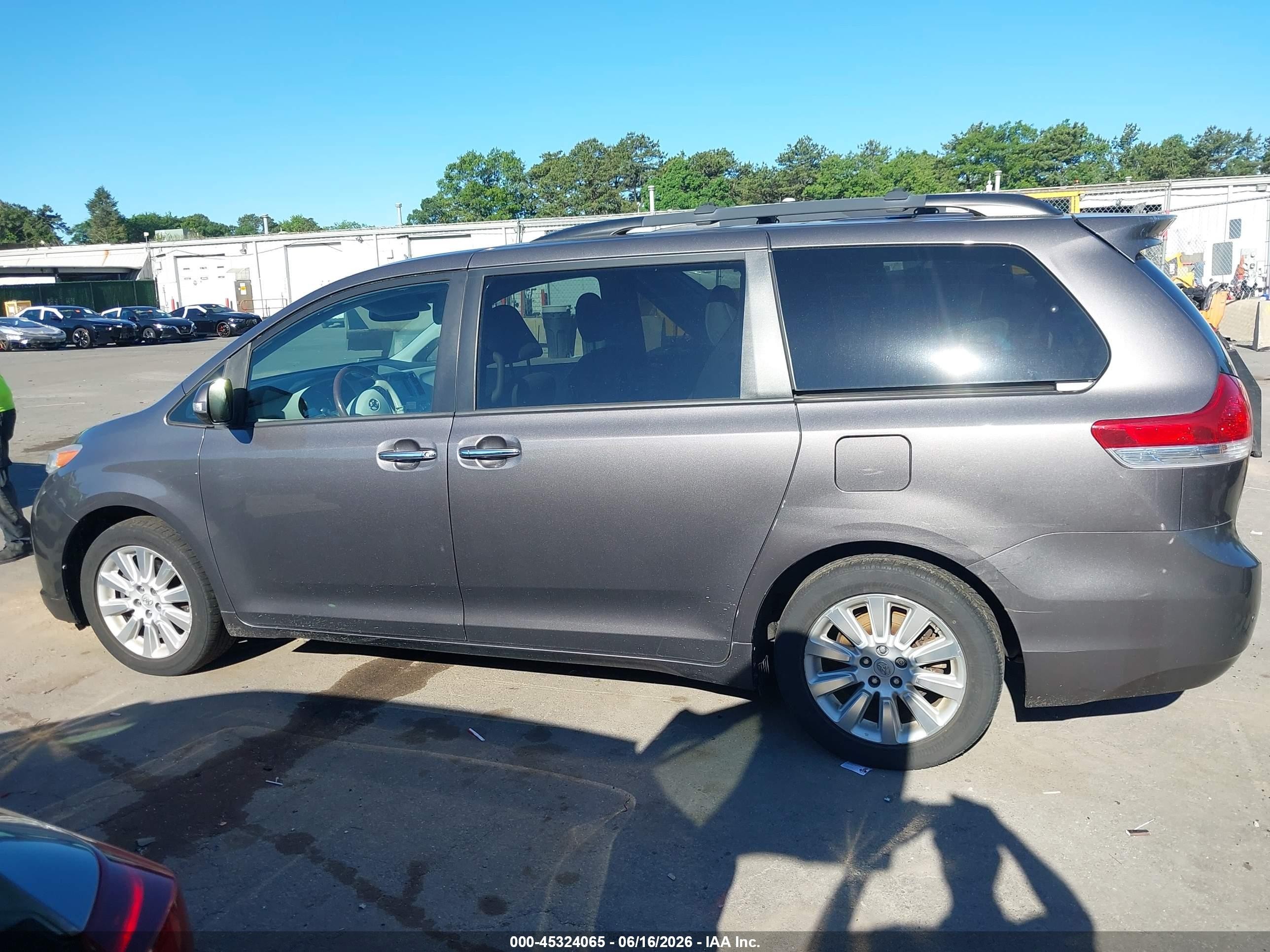 2014 Toyota Sienna Limited 7 Passenger Gray vin: 5TDDK3DC1ES085145