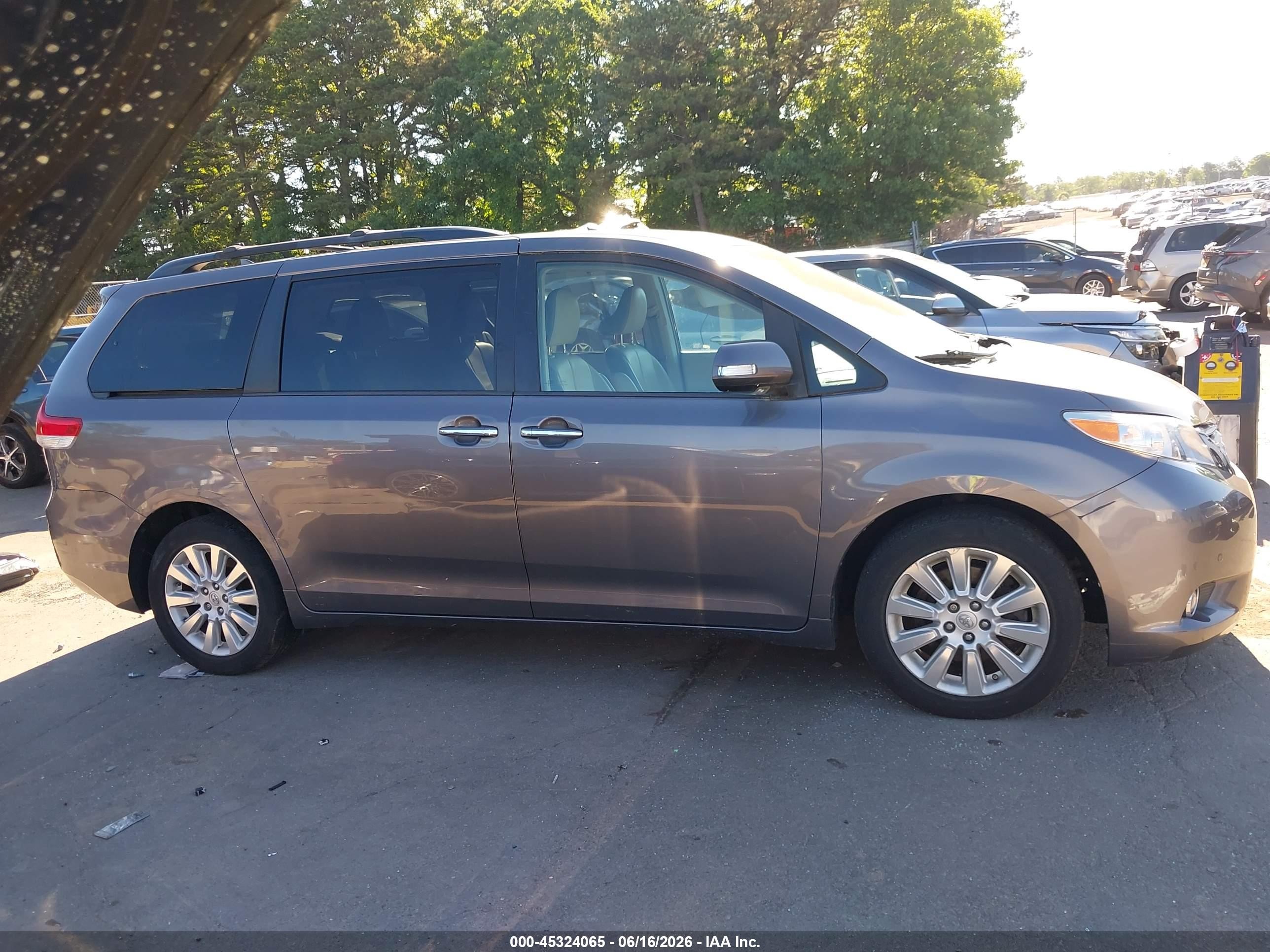 2014 Toyota Sienna Limited 7 Passenger Gray vin: 5TDDK3DC1ES085145