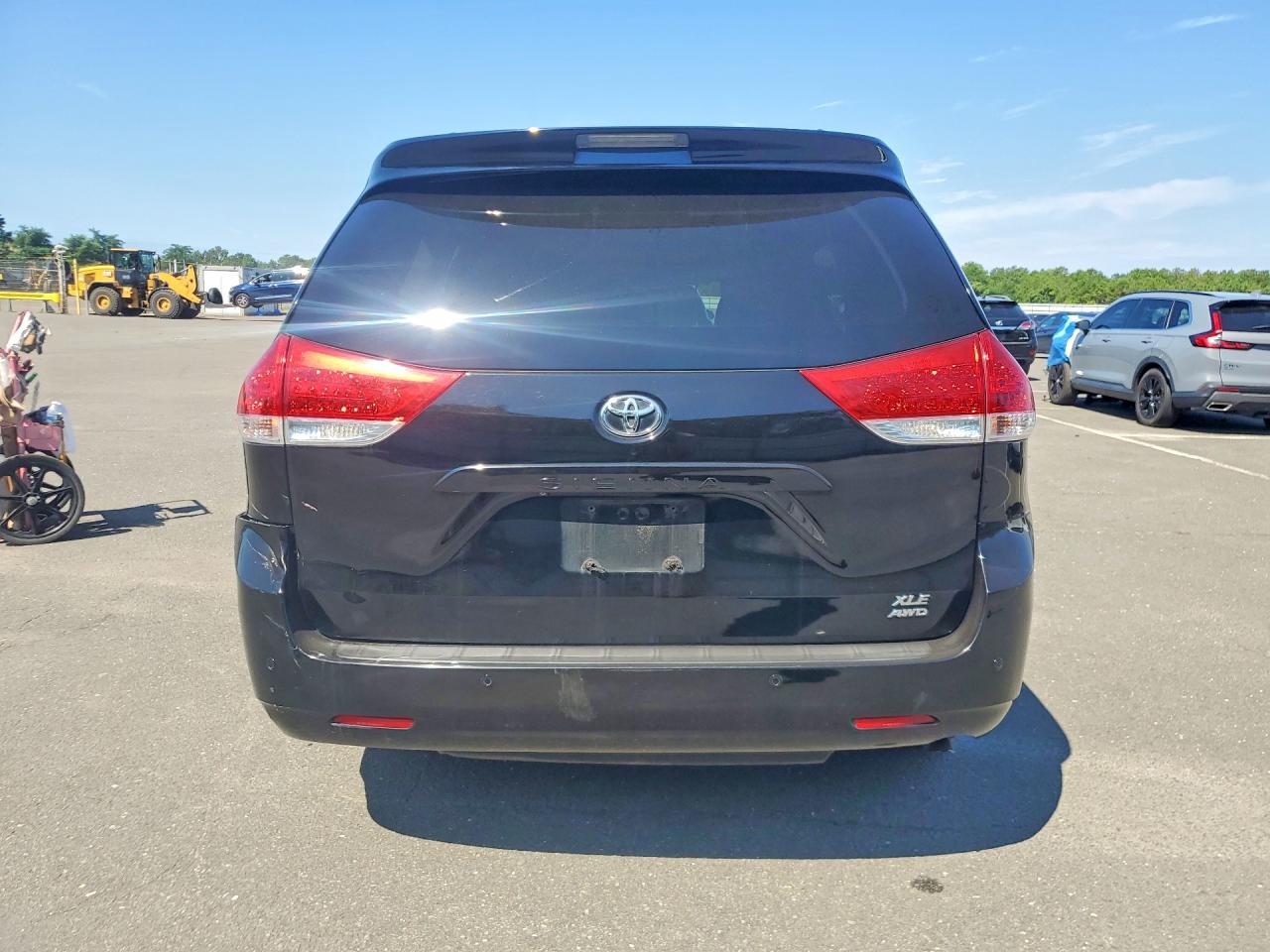 2014 Toyota Sienna Xle 7-passenger Black vin: 5TDDK3DC1ES091866