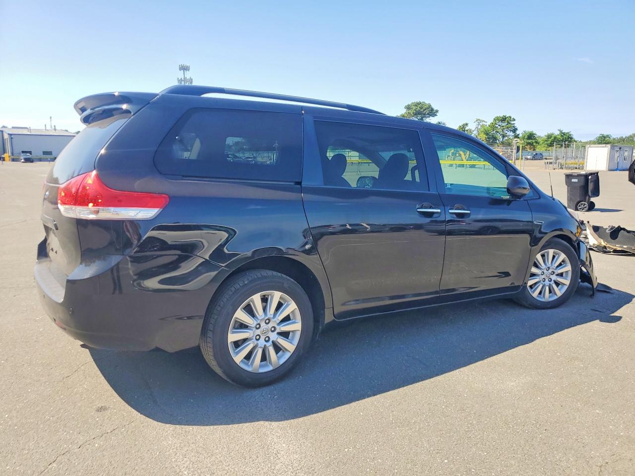 2014 Toyota Sienna Xle 7-passenger Black vin: 5TDDK3DC1ES091866